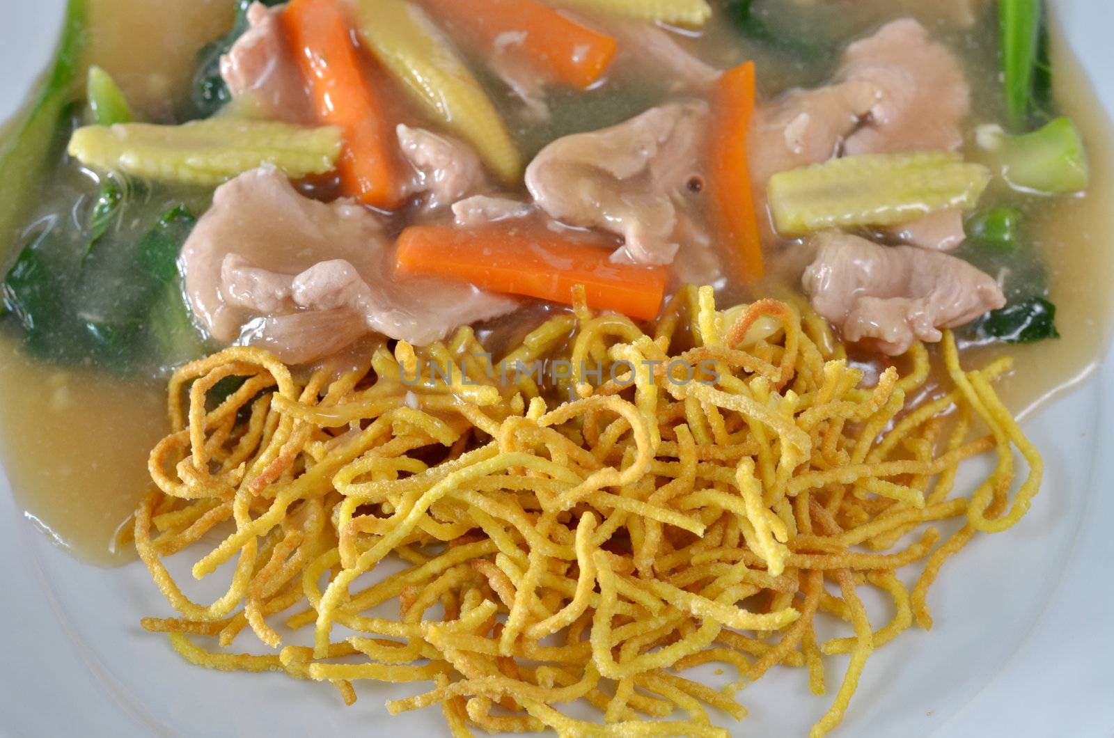 crispy yellow noodle with in a creamy gravy sauce