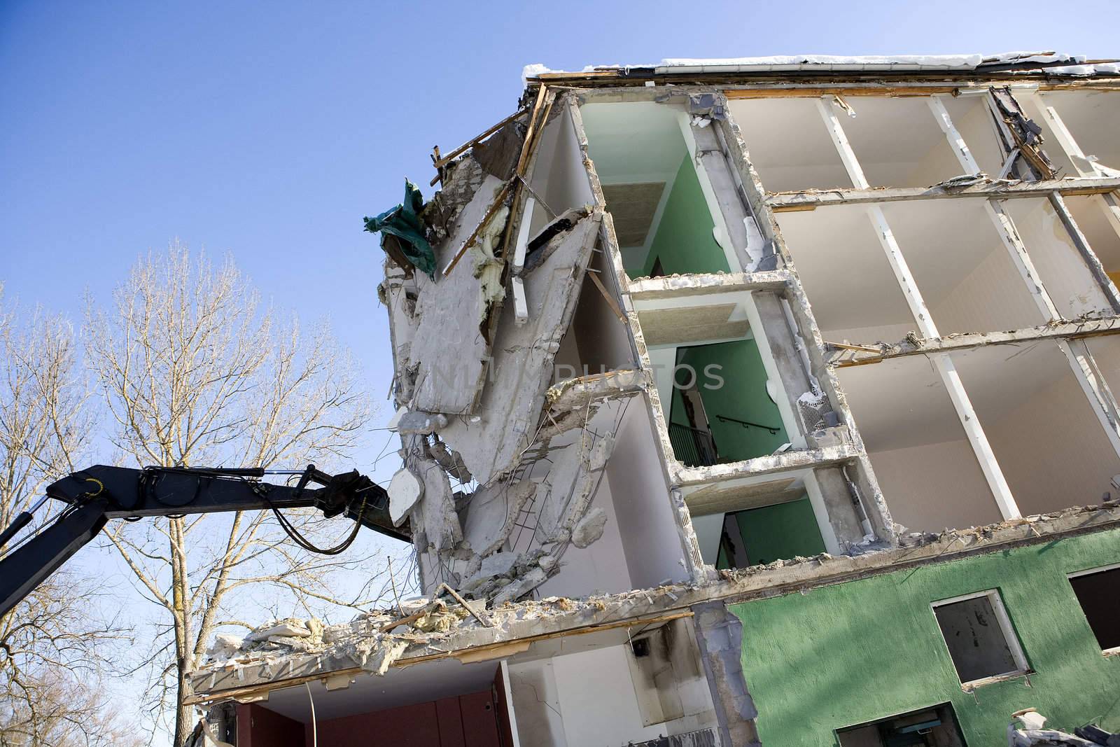 Tearing down an apartment block