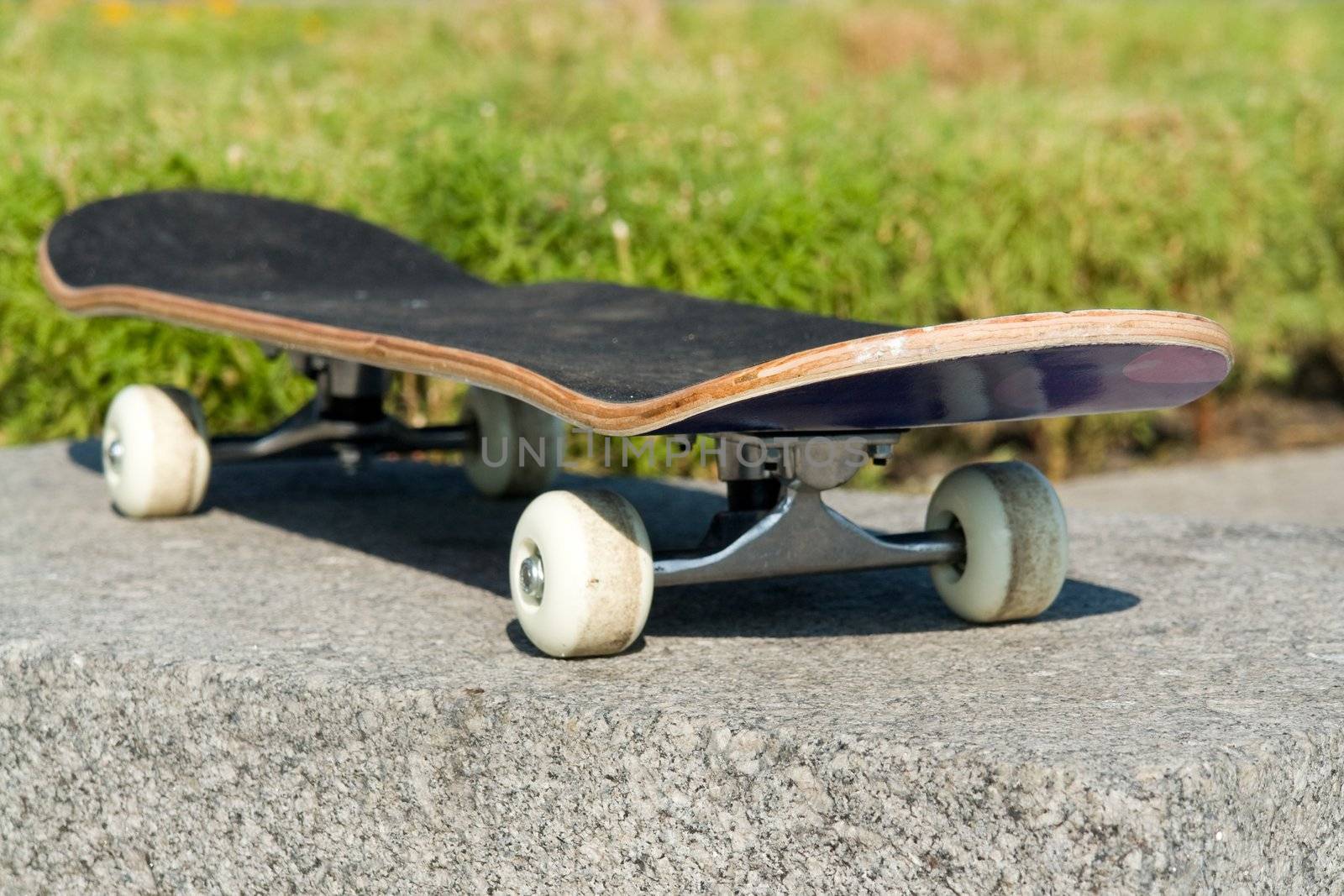 Skate board with green lawn at background
