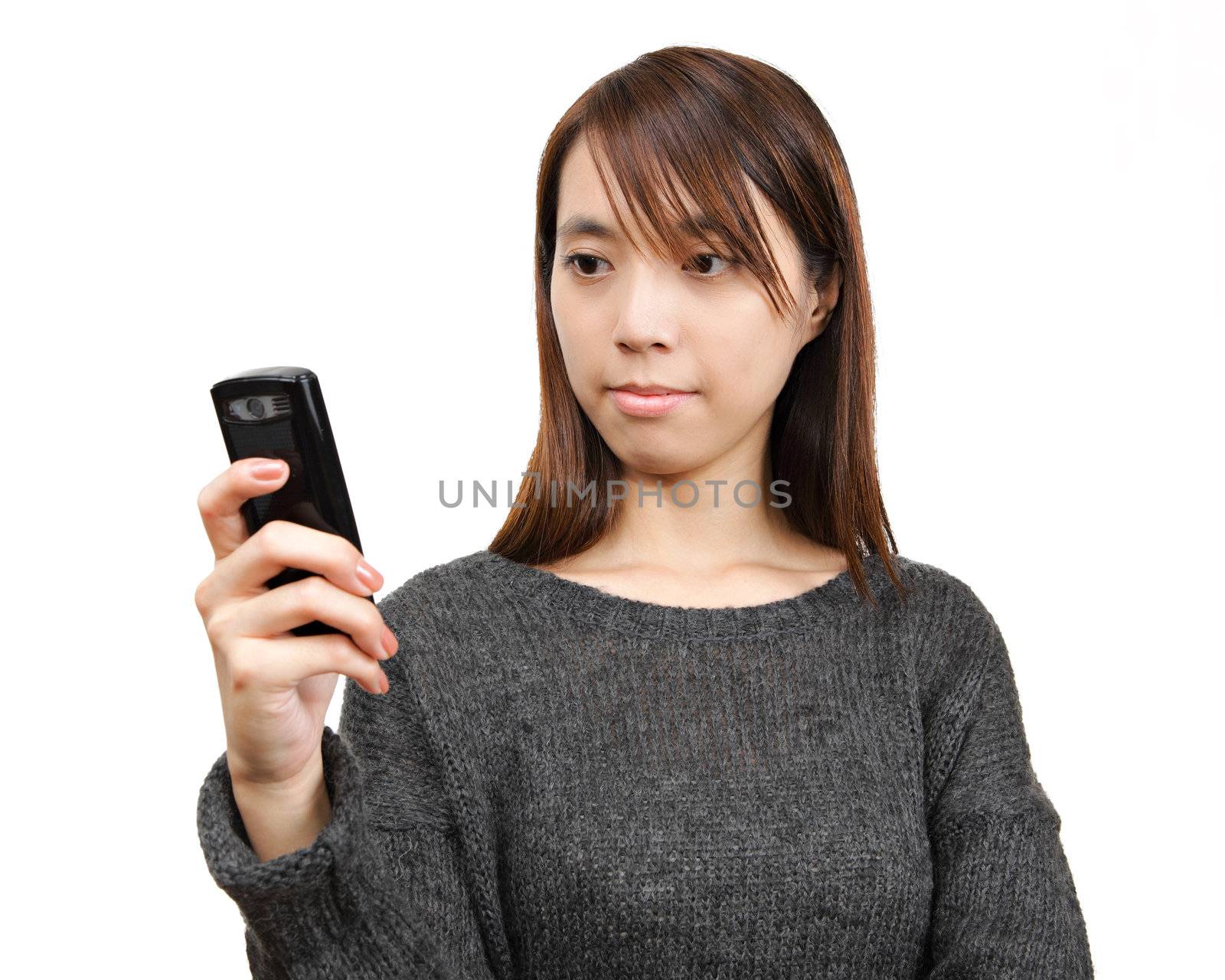 girl read sms on phone