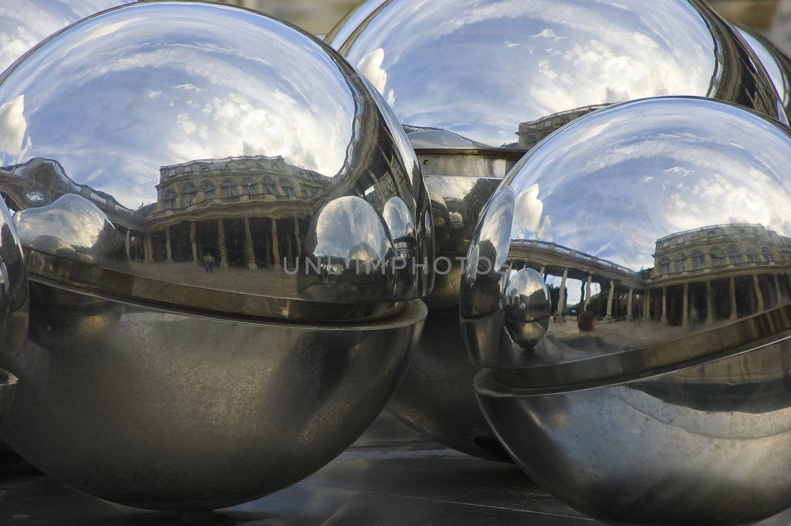 Reflecting Spheres by ralarcon