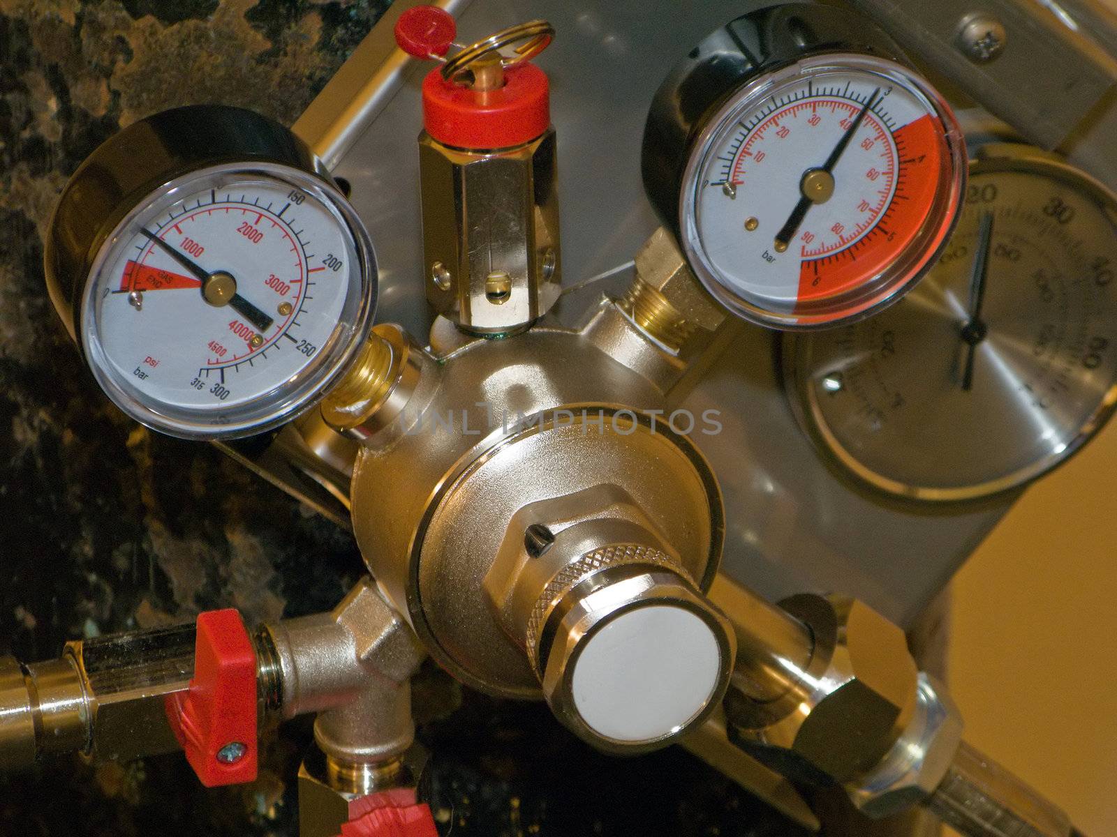 Pressure gauge on tank by ia_64