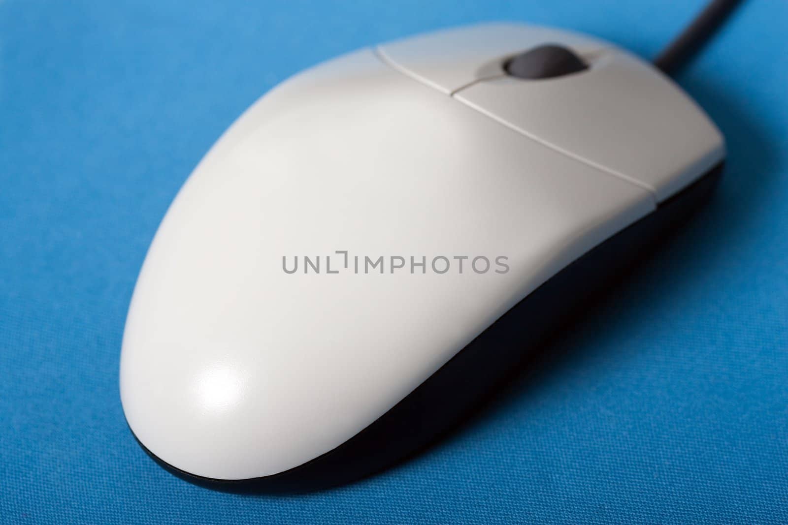 Computer technology mouse with communication cable