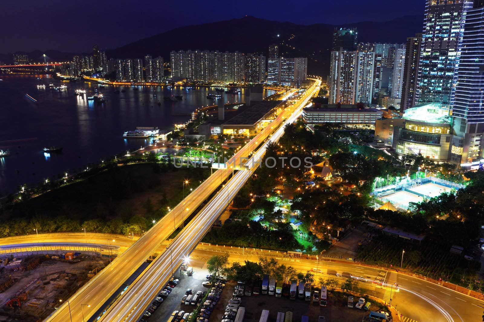 traffic in Hong Kong at night