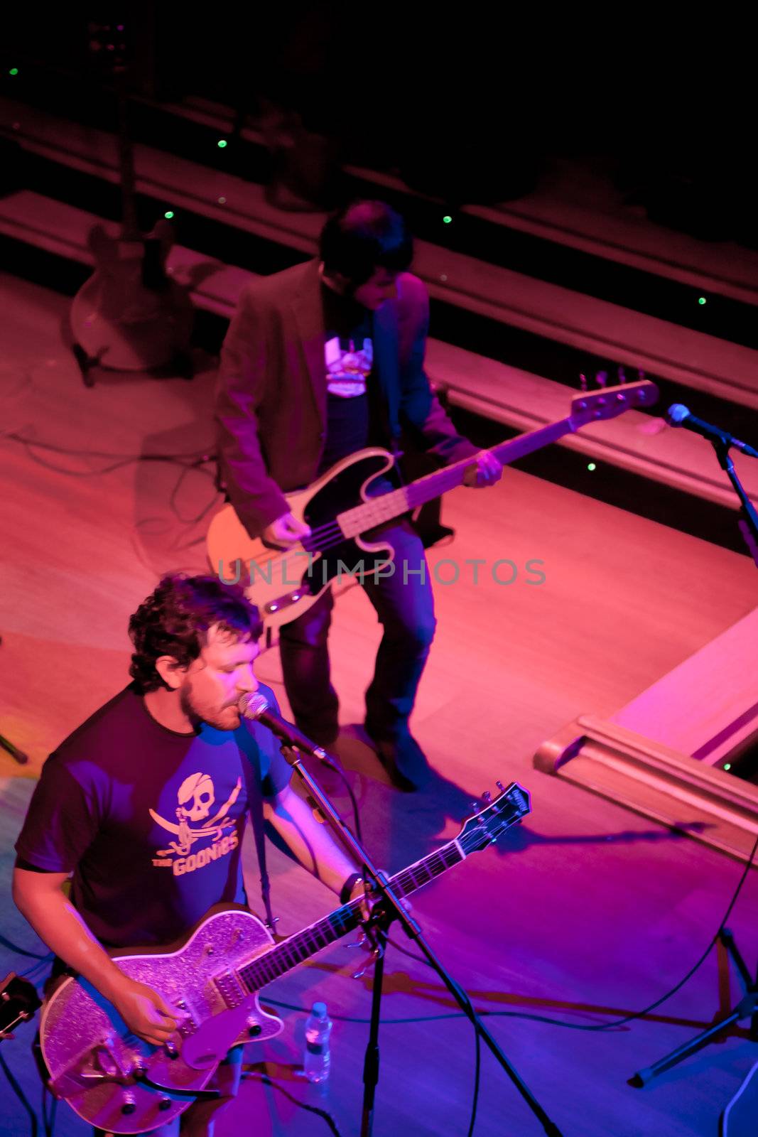EL PUERTO DE SANTA MARIA, SPAIN - APR 24: Concert of the group of Indie Pop, Champagne on Apr 24, 2009, on the discotheque Mucho Teatro on El Puerto de Santa Maria, Cadiz, Spain