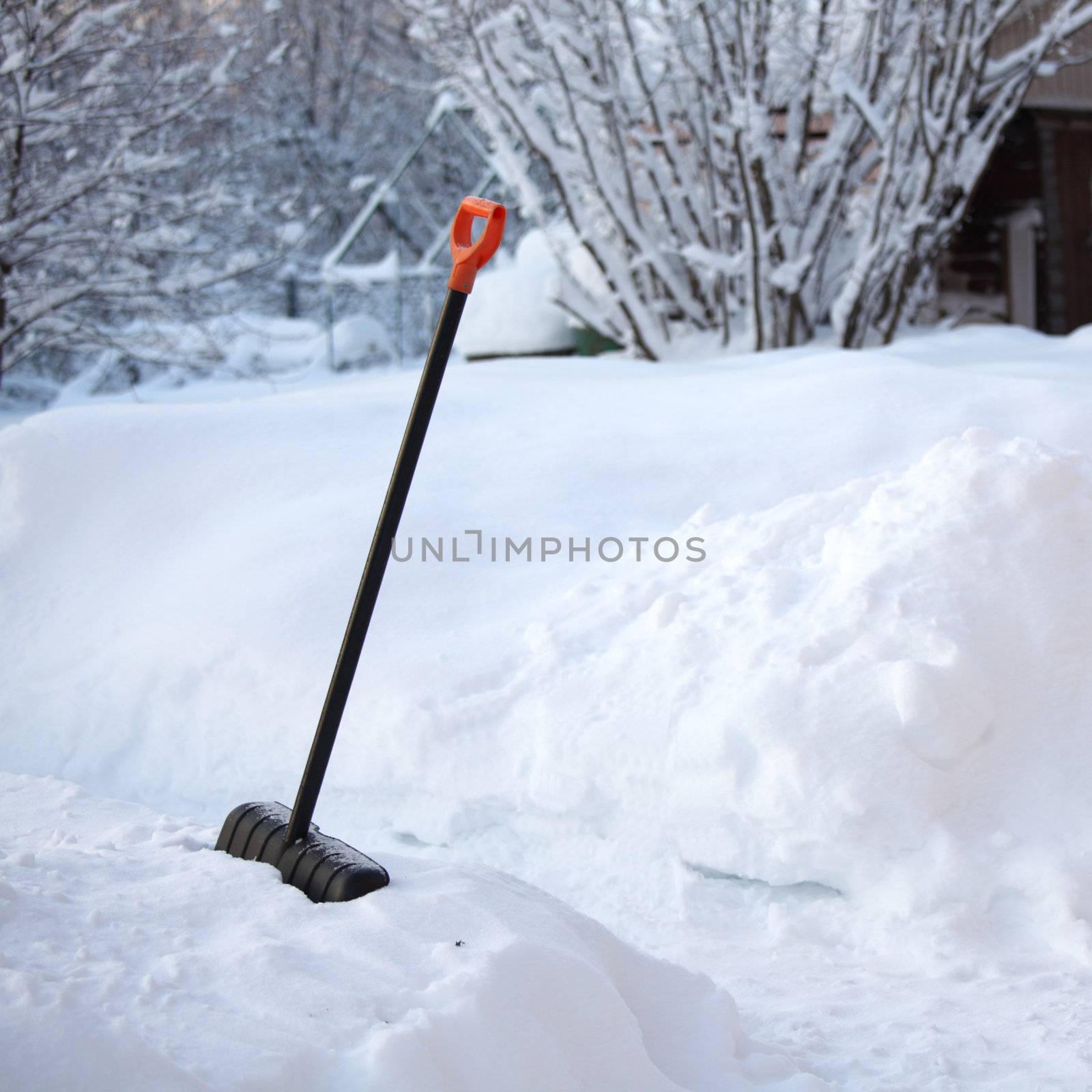 shovel snow  by Yellowj