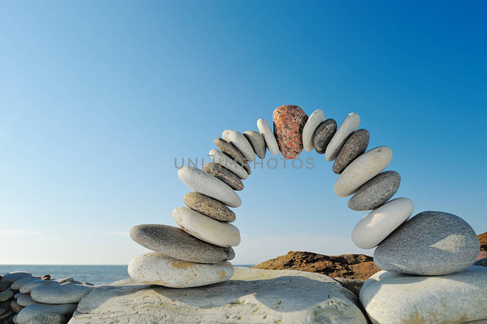 Arc crookedness of the pebbles on the seashore