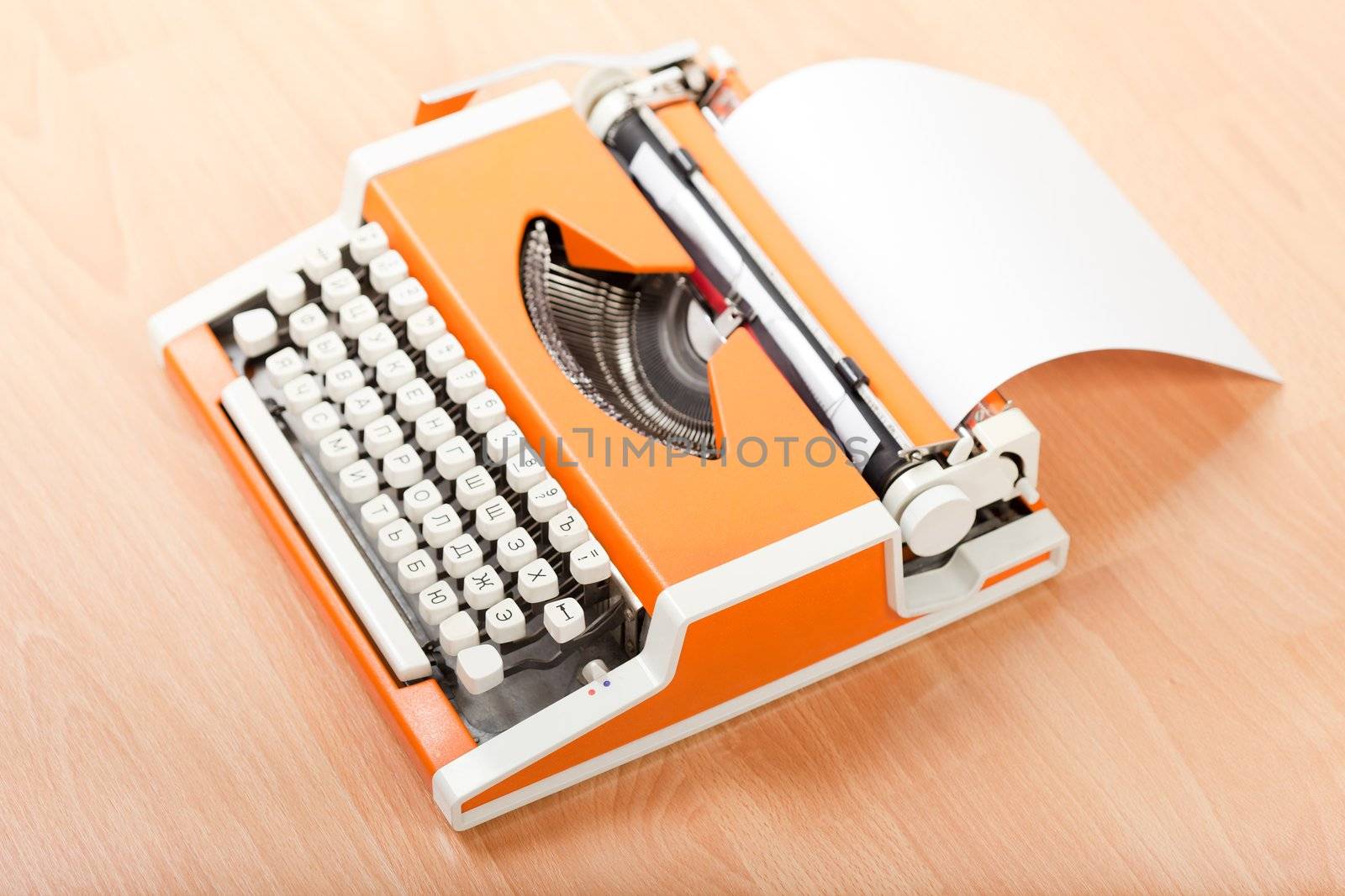 Typescript typing typewriter by ia_64