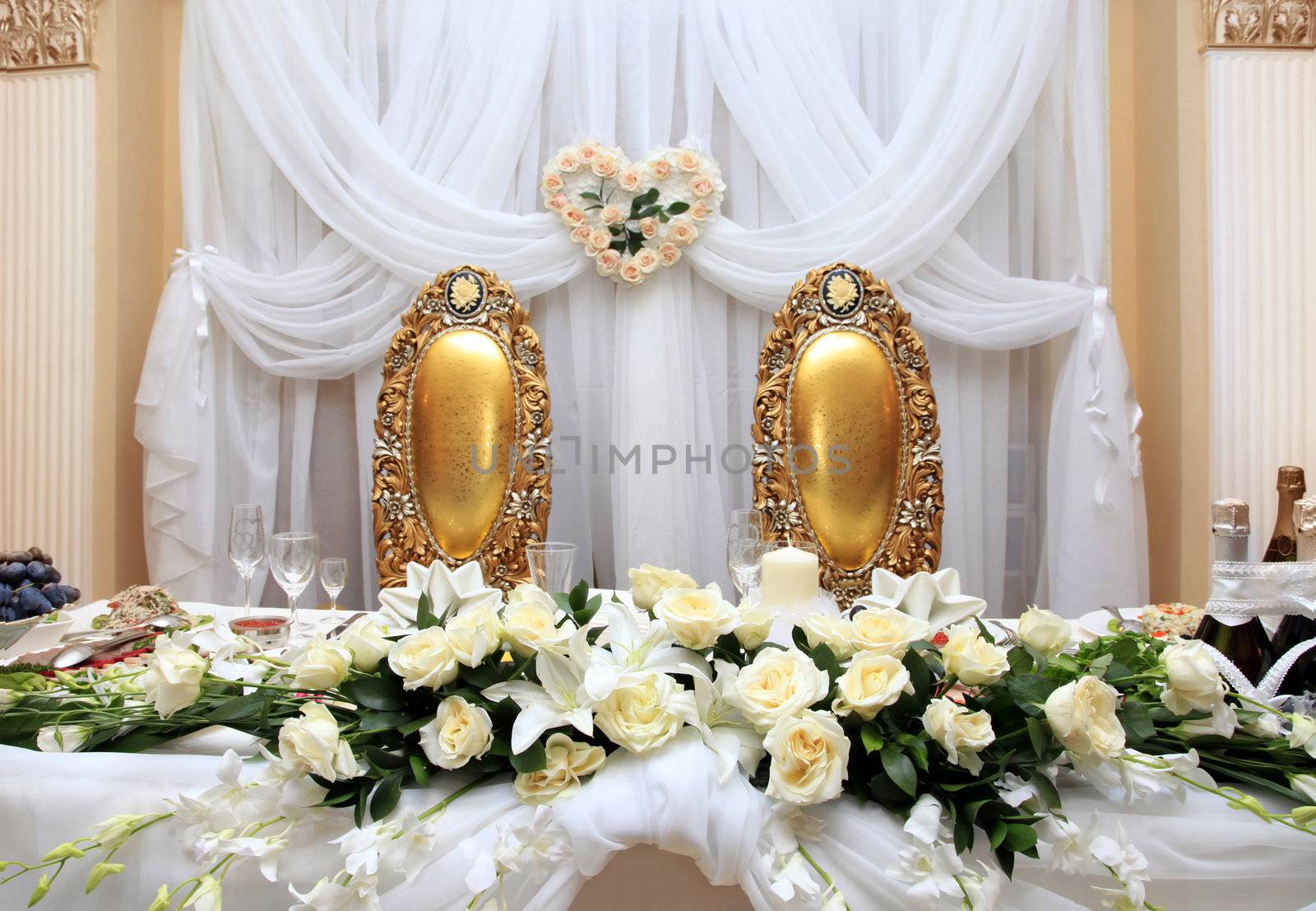 Table set for wedding dinner decorated with flowers