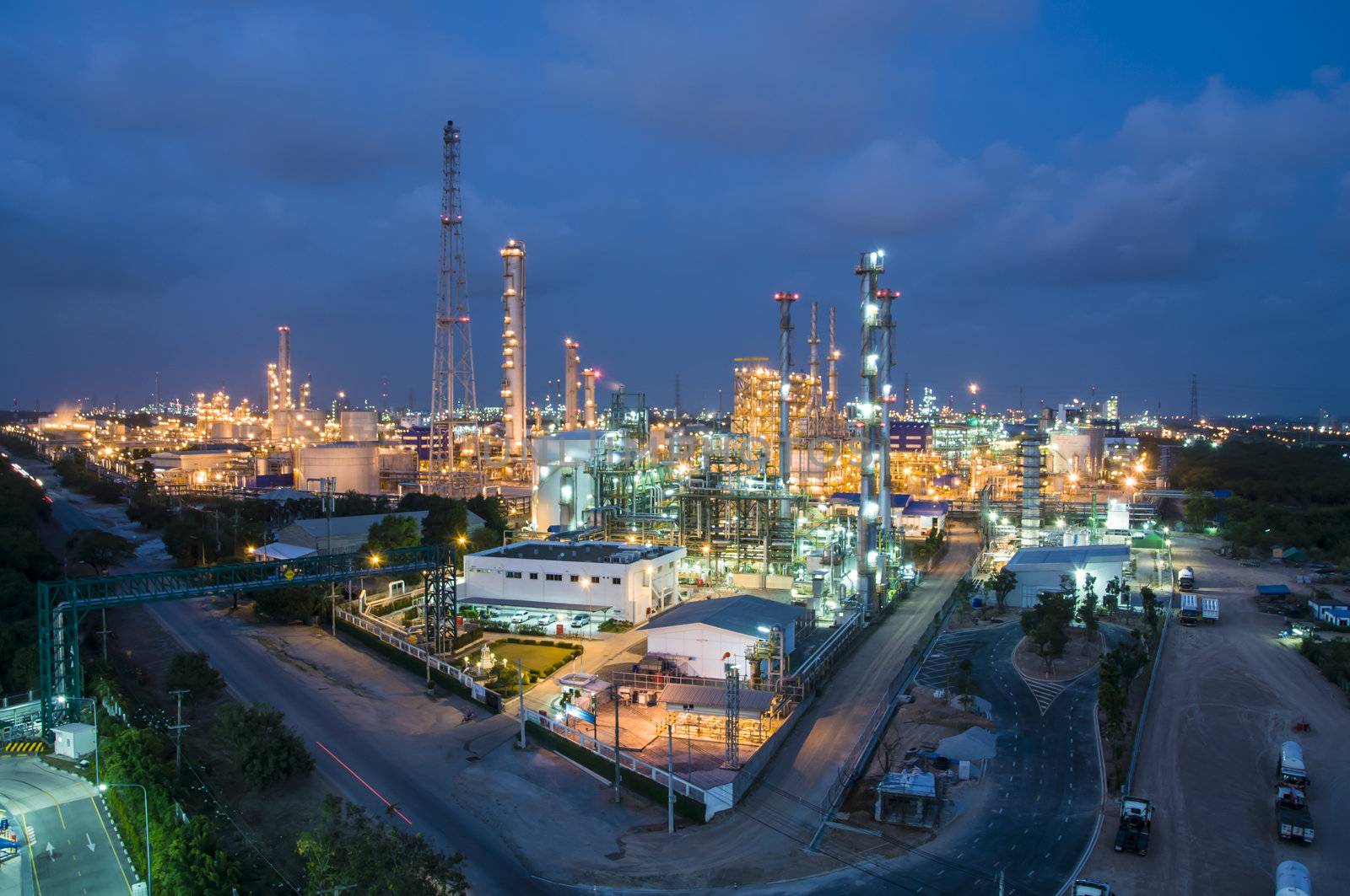 Night scene of chemical plant , Eastern of Thailand