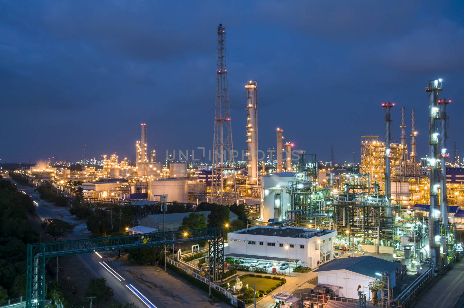 Night scene of chemical plant , Eastern of Thailand