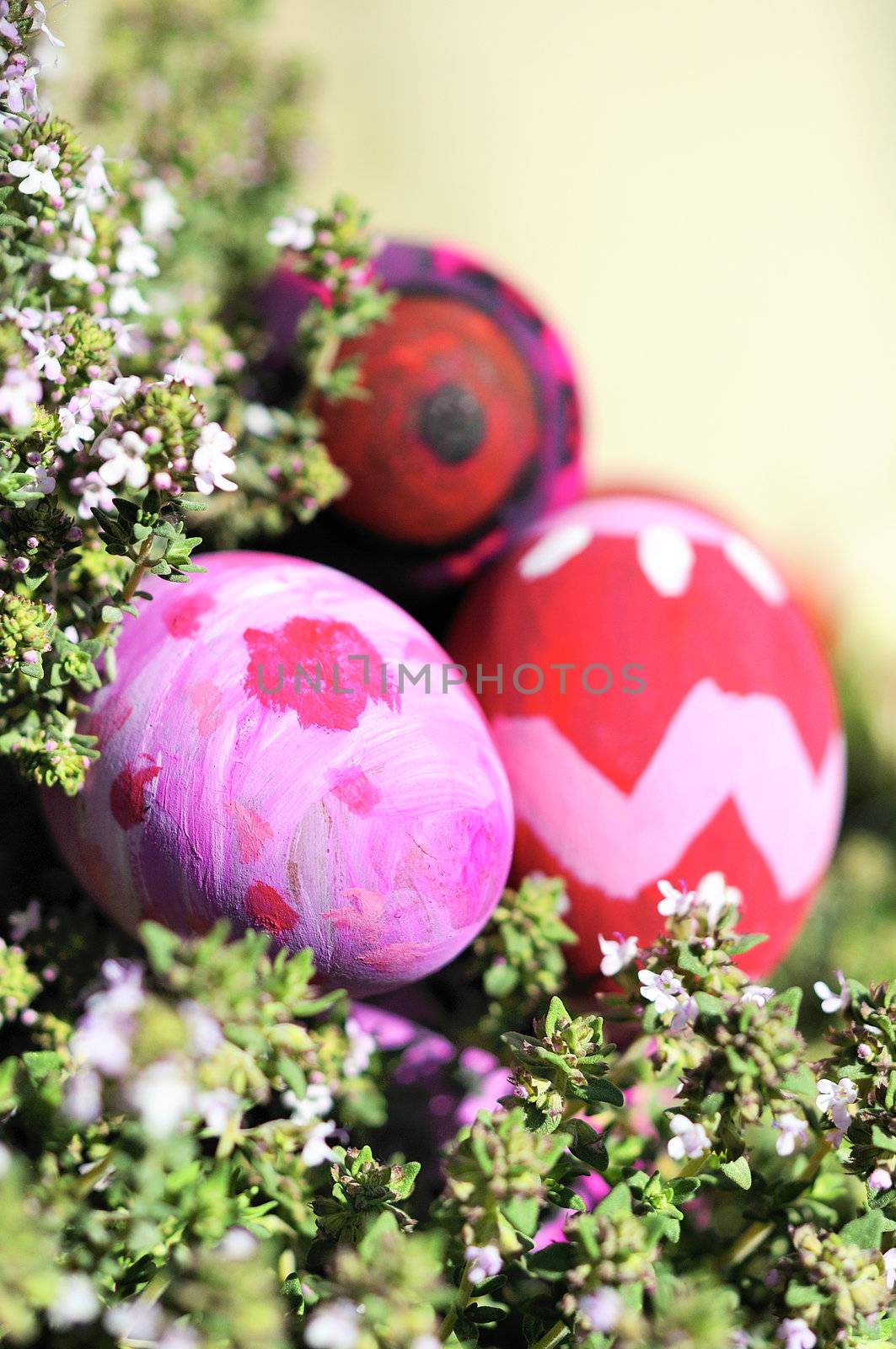 Some decorated easter eggs by ventdusud