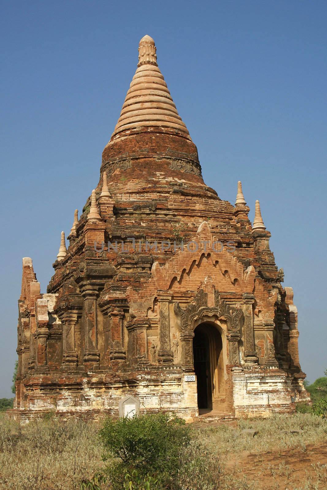 Ruins of Bagan, Myanmar by alfotokunst