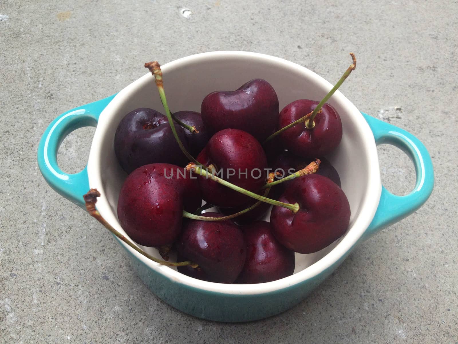Bowl of cherries by mmm