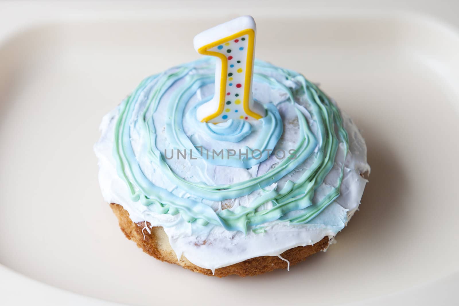 Delicious, gooey smash cake for baby's first birthday