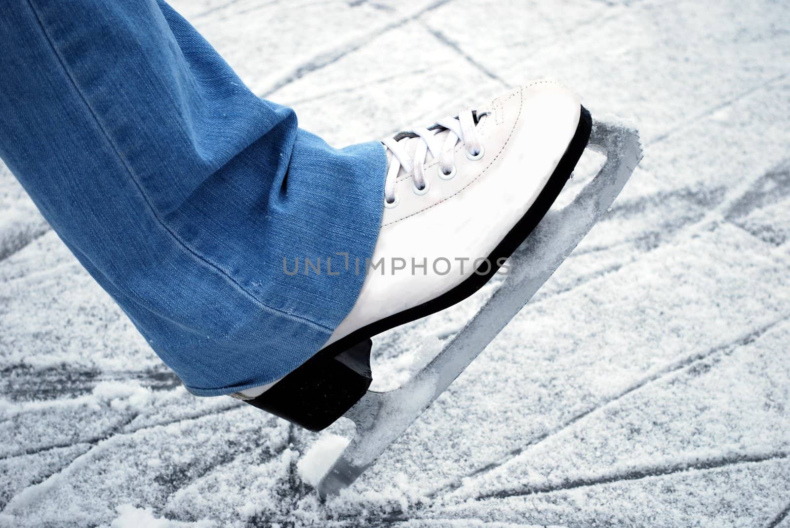 skate on ice by svtrotof