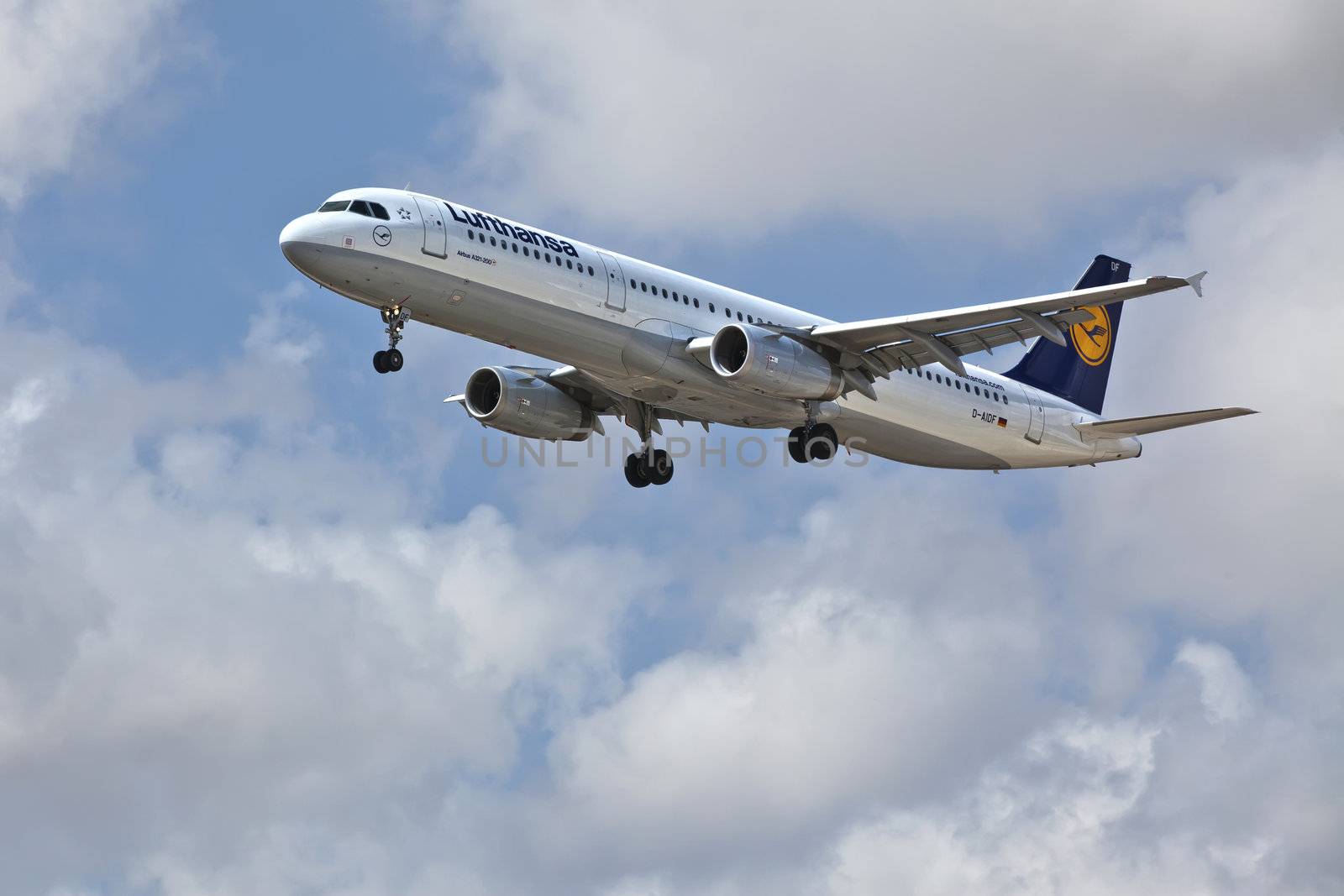 Lufthansa A321-200 by PhotoWorks