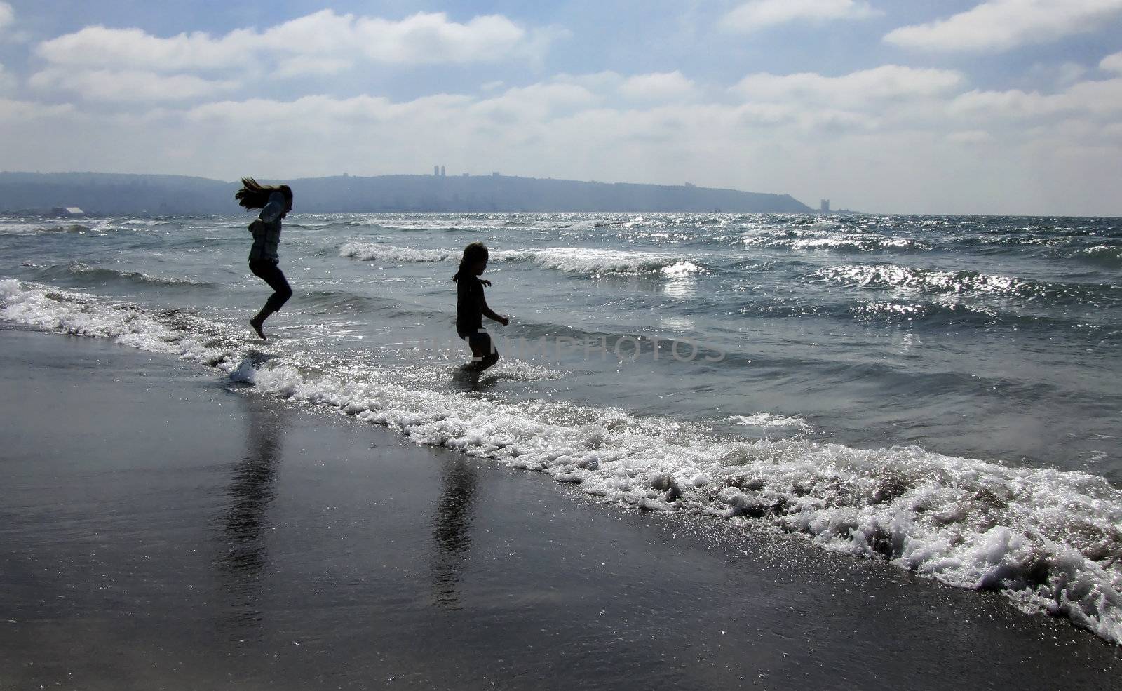 children and the sea by irisphoto4