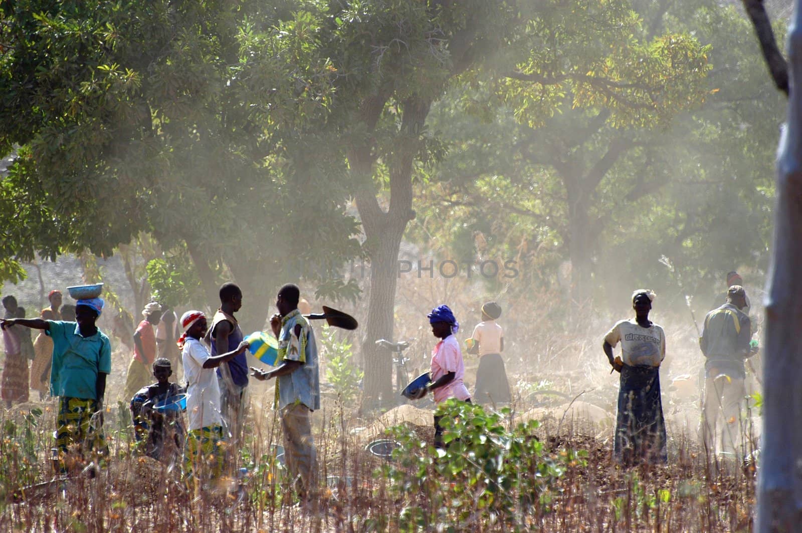 To the goldmine of Poura the gold diggers come from everywhere in the hope of finding a little gold after the season of the cultures. Women, children and men of very old are here in a universe of dust under a blazing sun. In Burkina Faso Faso the research of gold in the wild mines is the only activity which makes it possible to save the population of misery.                             