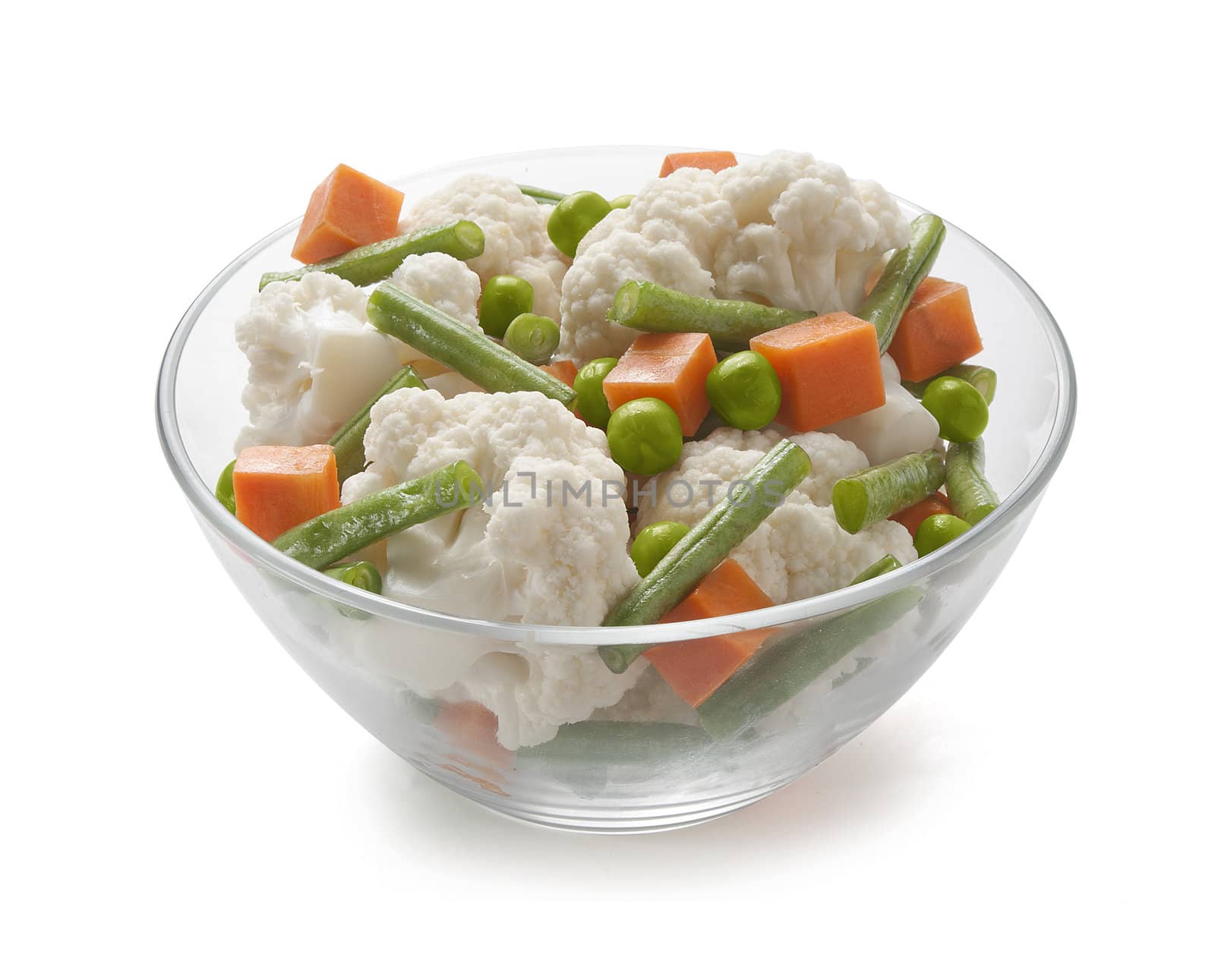Vegetable mix with cauliflower, carrot, peas and kidney bean in glass bowl