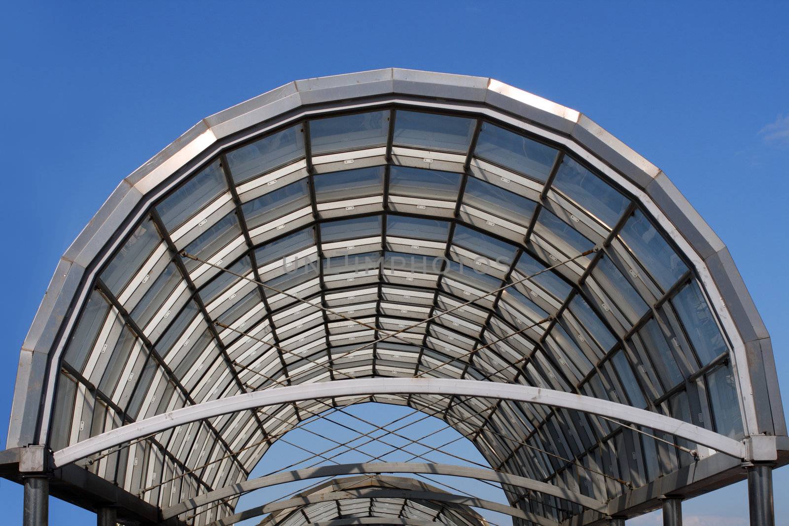 arc steel and glass roof by Mikko