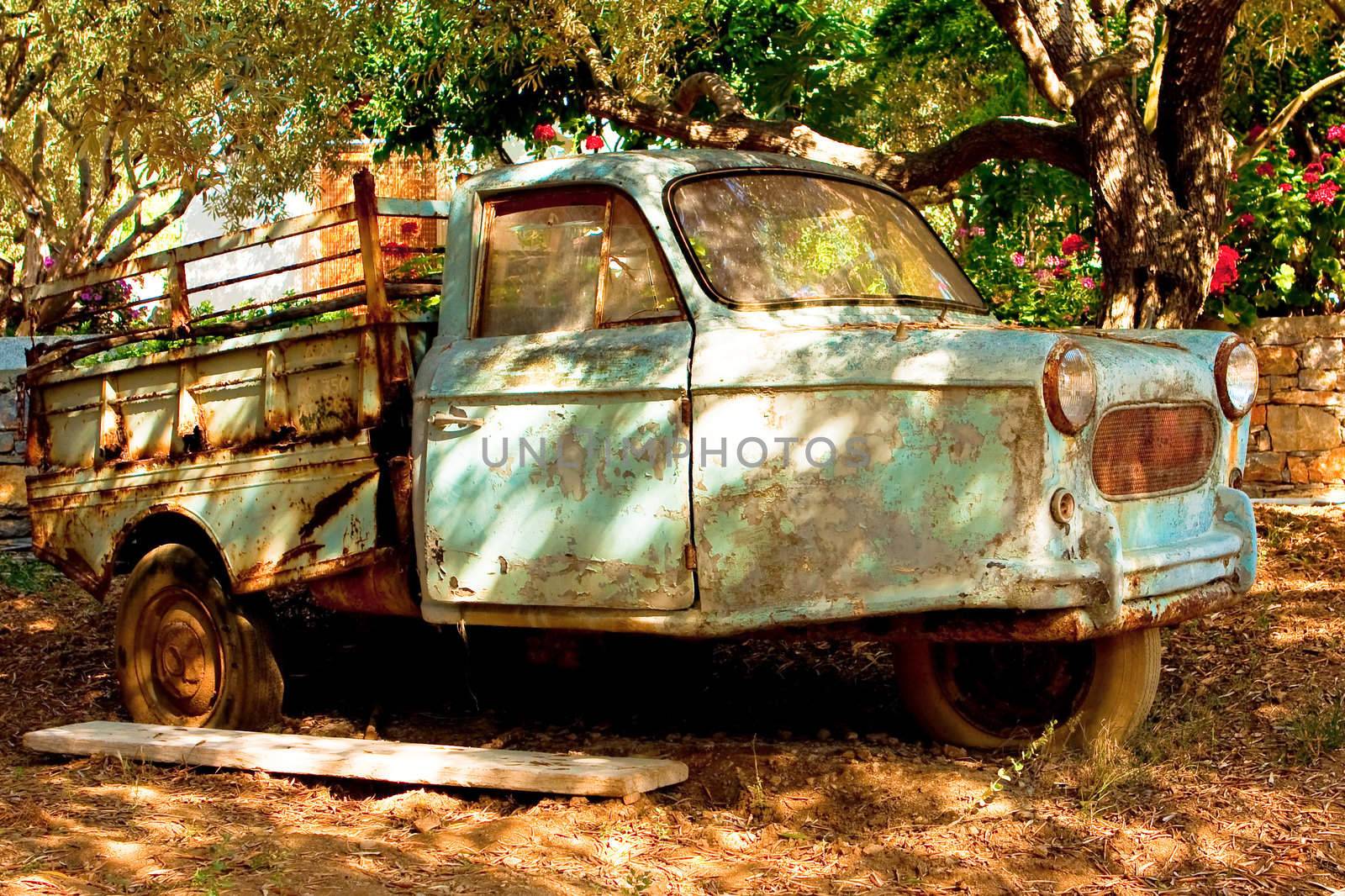 A nice picture of a rusty old truck