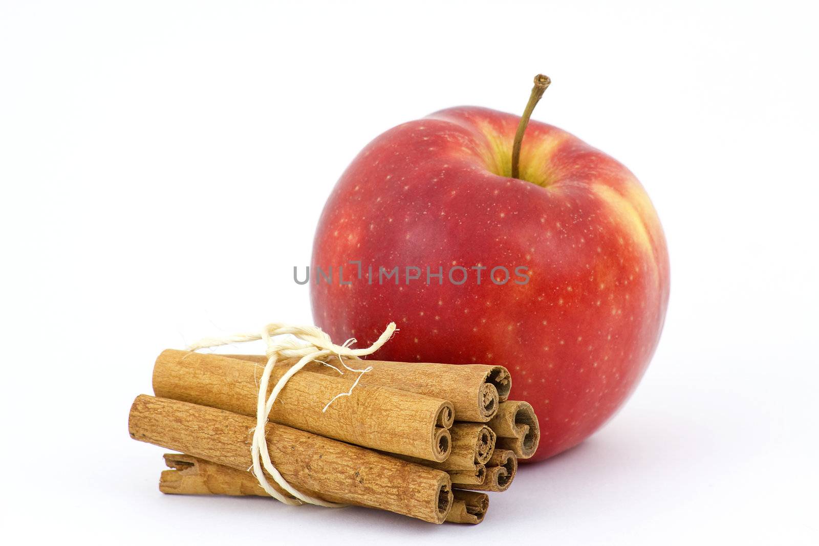 apple and cinnamon sticks