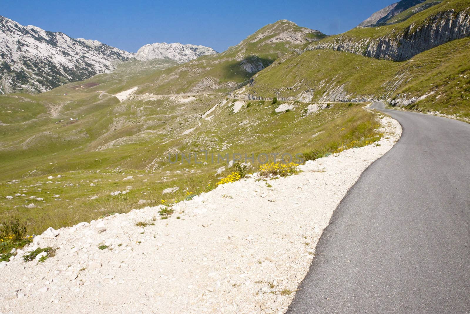 Asphalt mounatin route - montenegro by parys