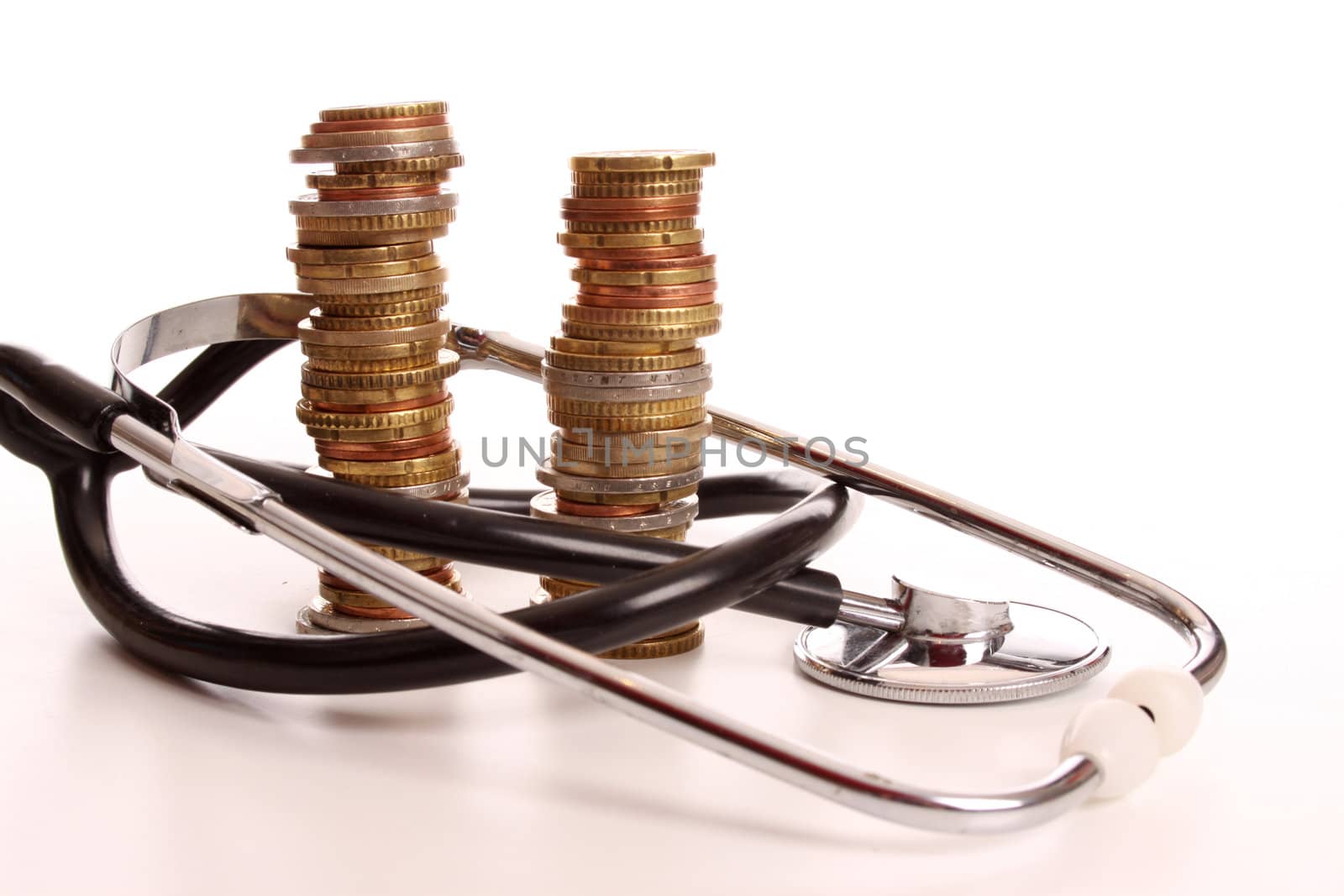 Medical exmanination of the valuau of  Euro coins 