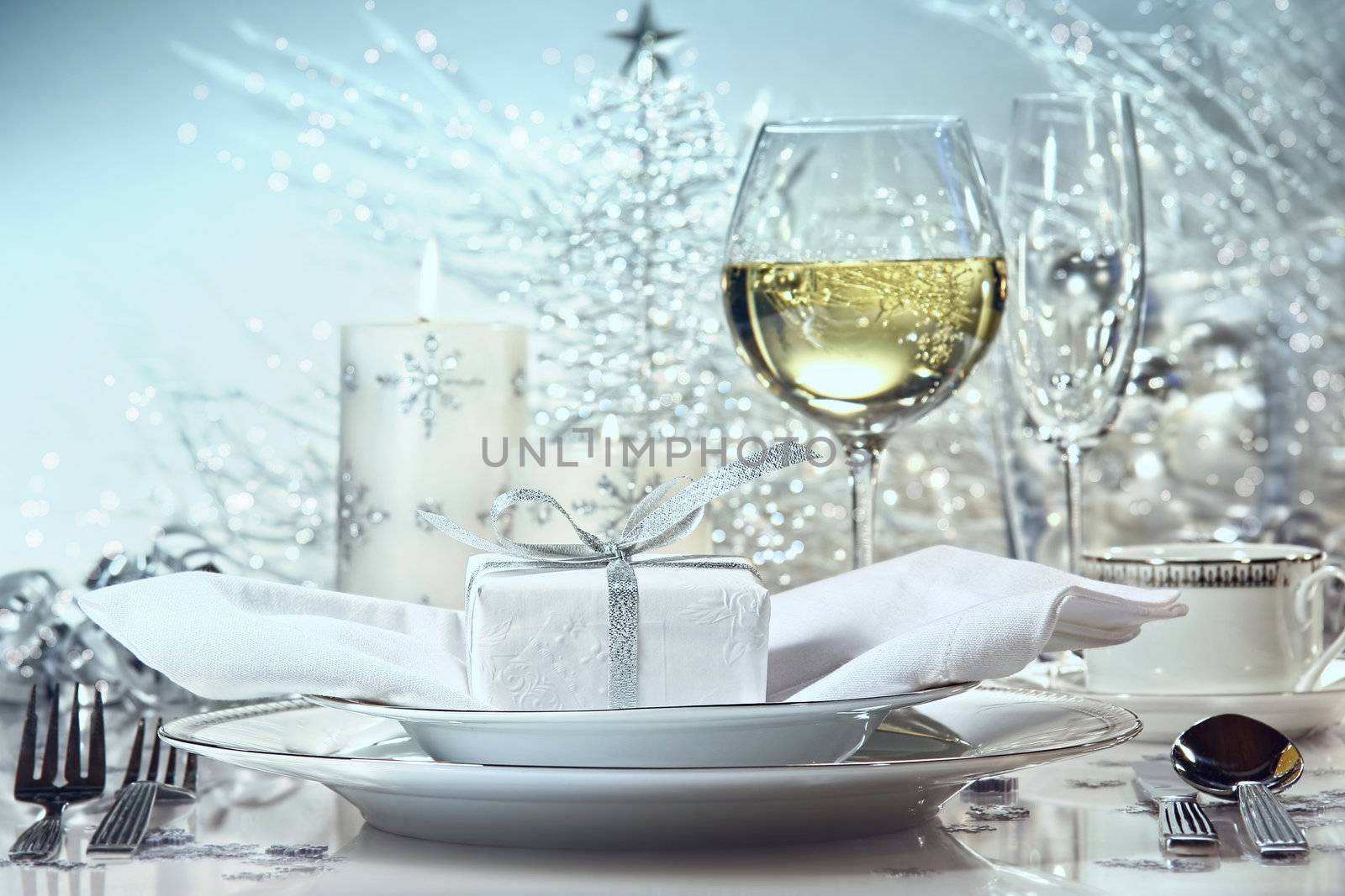 Festive silver dinner setting for the holidays by Sandralise
