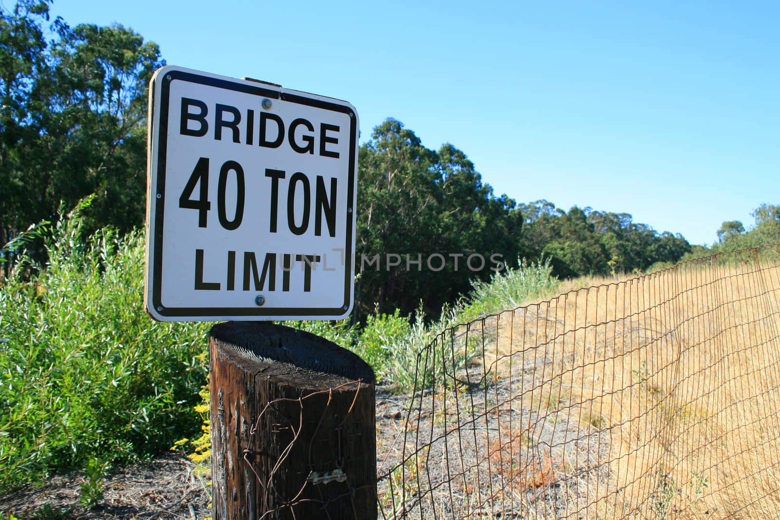 Close up of a bridge forty ton limit sign.
