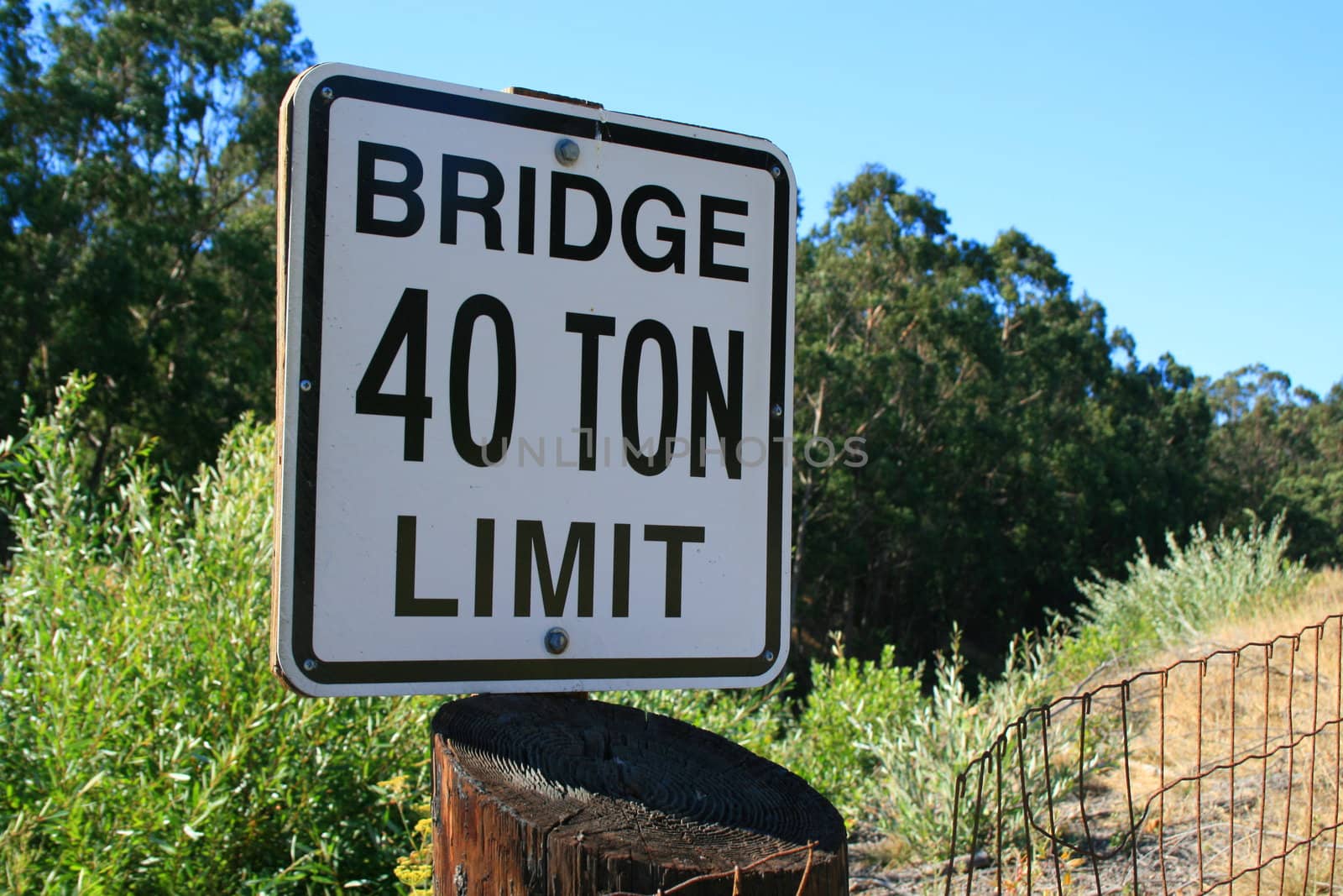 Close up of a bridge forty ton limit sign.
