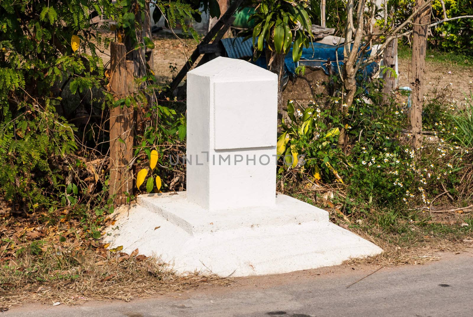 Plain kilometer stone on the road that you can add some sign.
