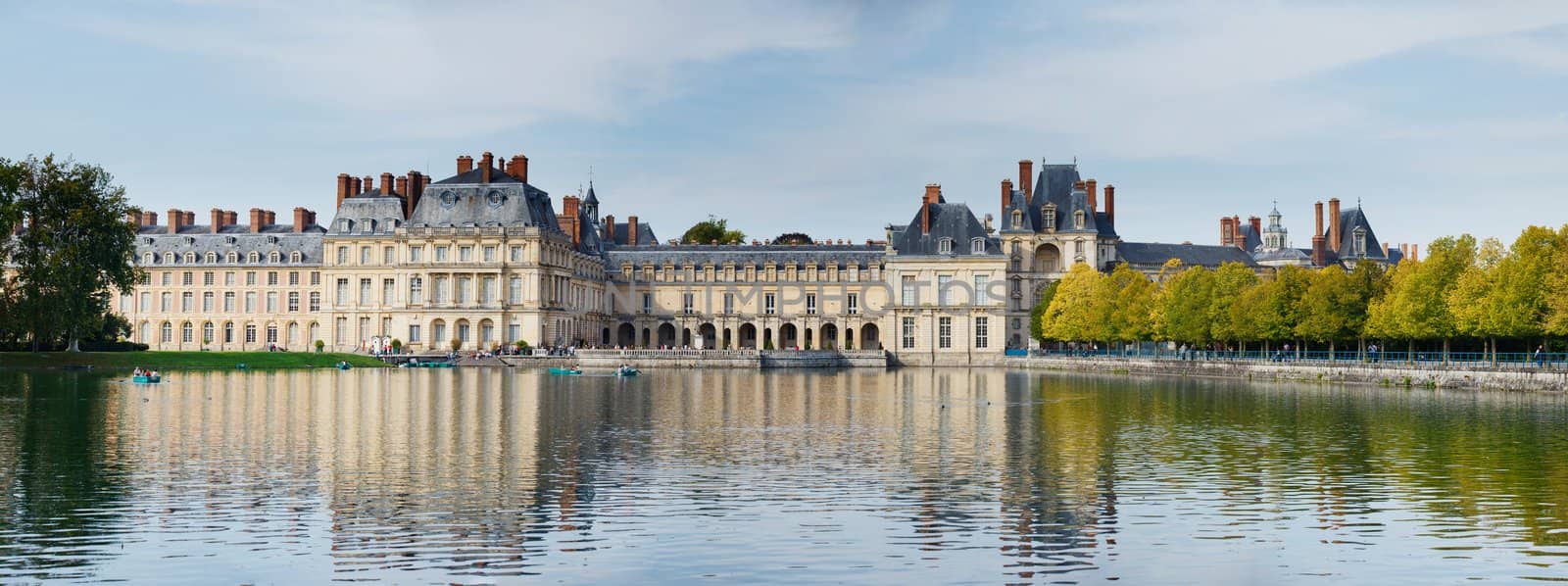 Panorama Old palace and pond in Fontainebleau France