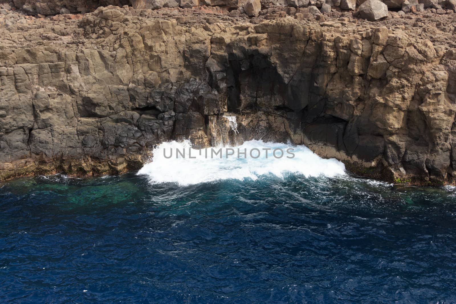 sea rock is breaking powerful wave