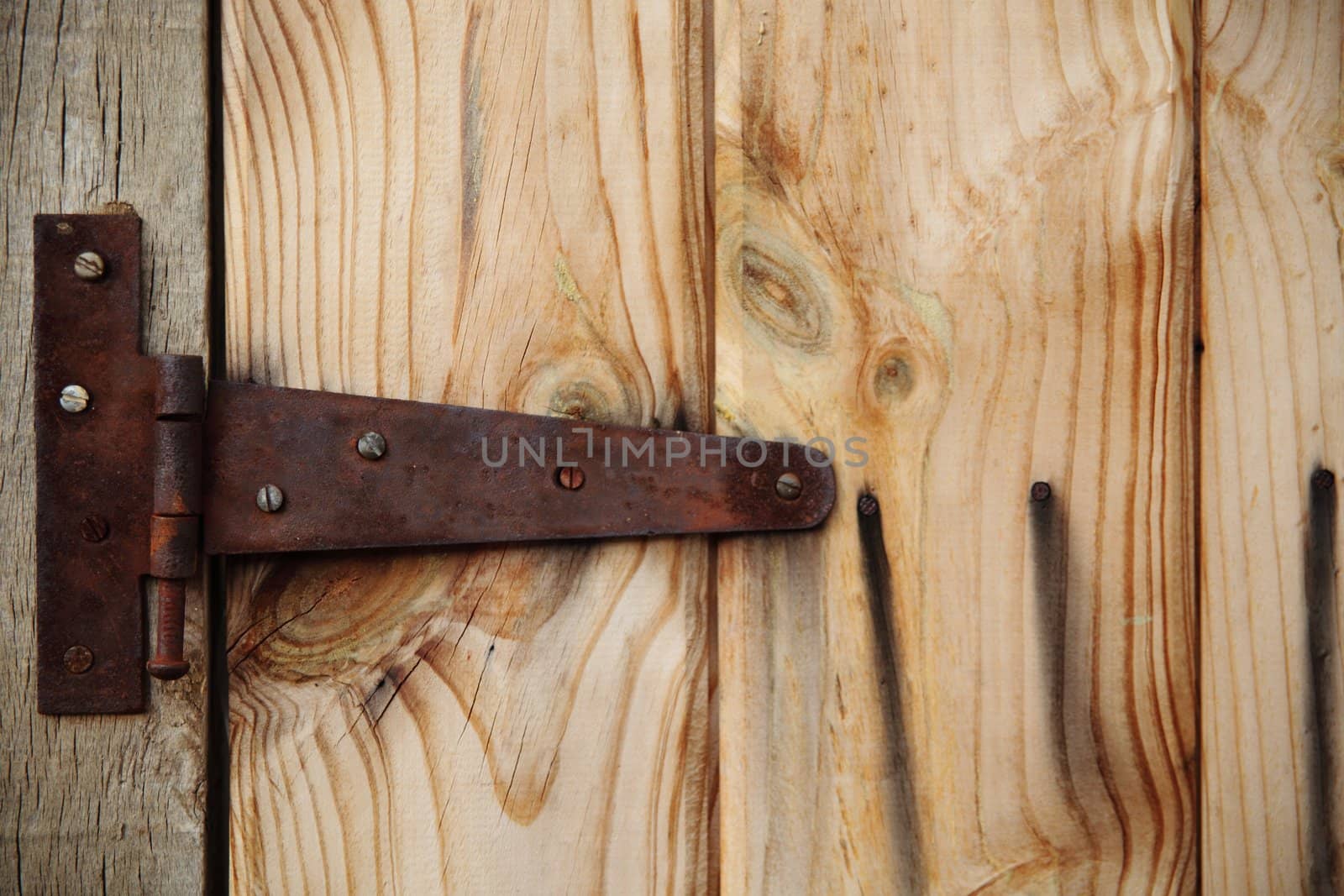 detail of the inge of a wooden door