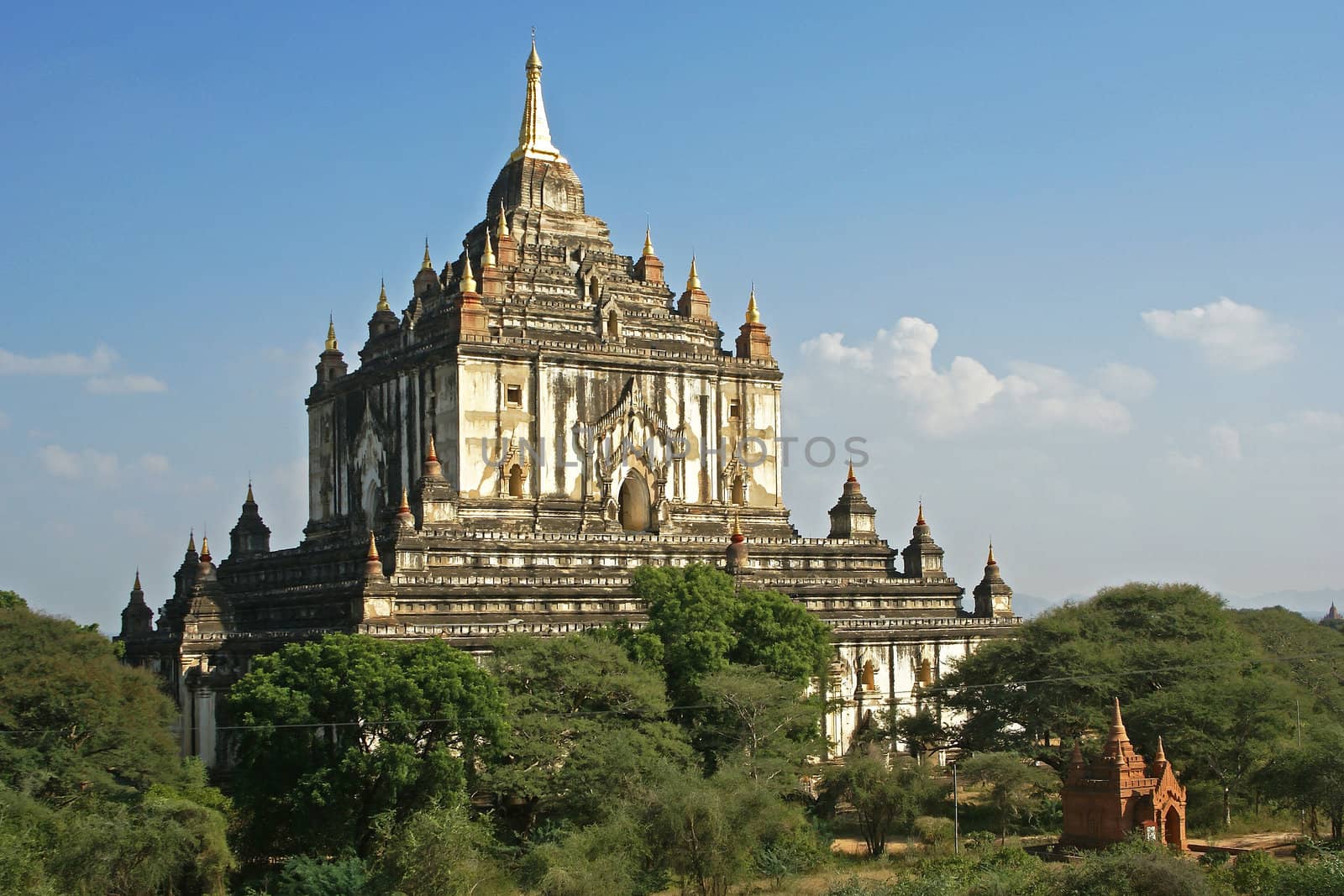 Thatbinnyu Temple, Bagan, Myanmar by alfotokunst