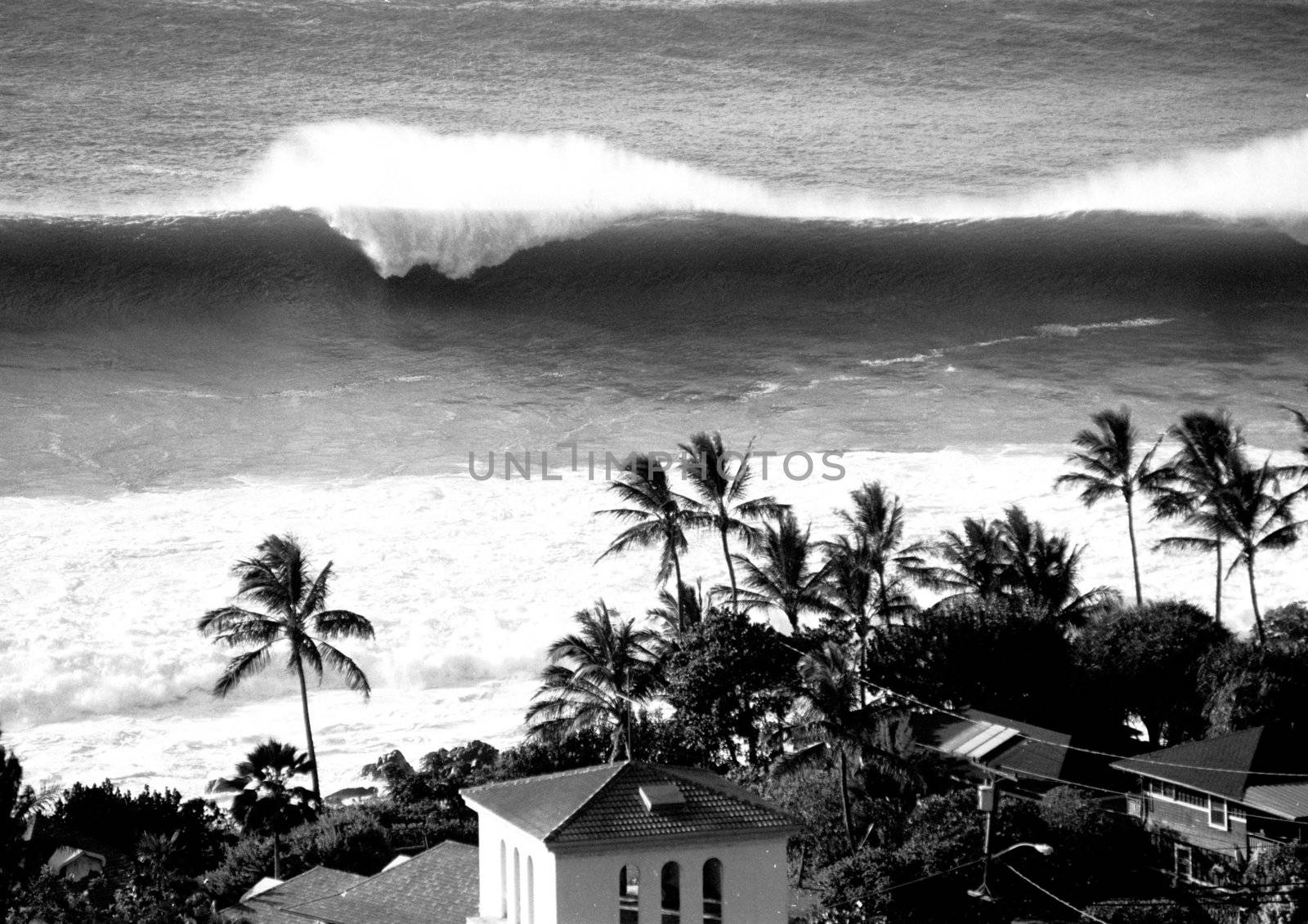 big waves pumping in