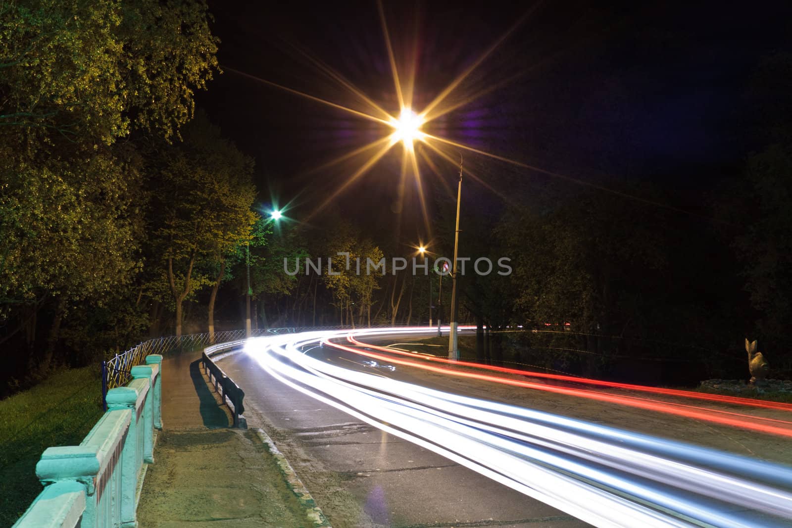 Traffic in the city by night