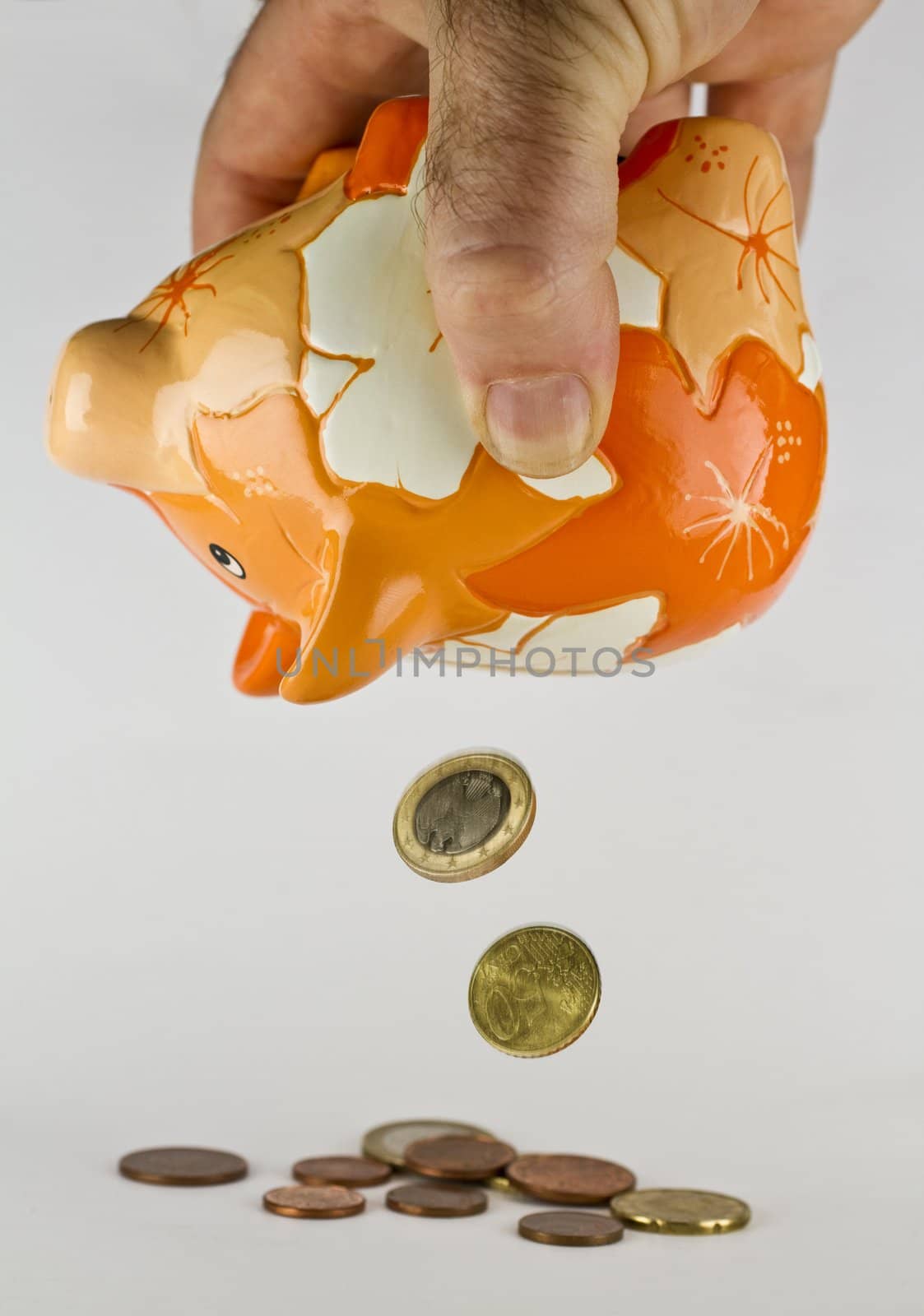 piggy bank with falling coins by gewoldi