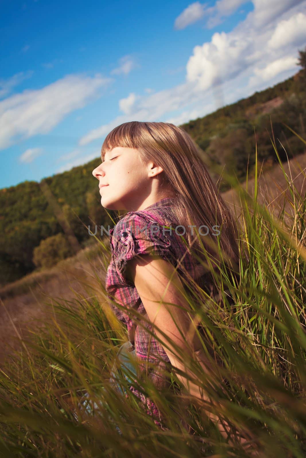 girl sitting on the green grass