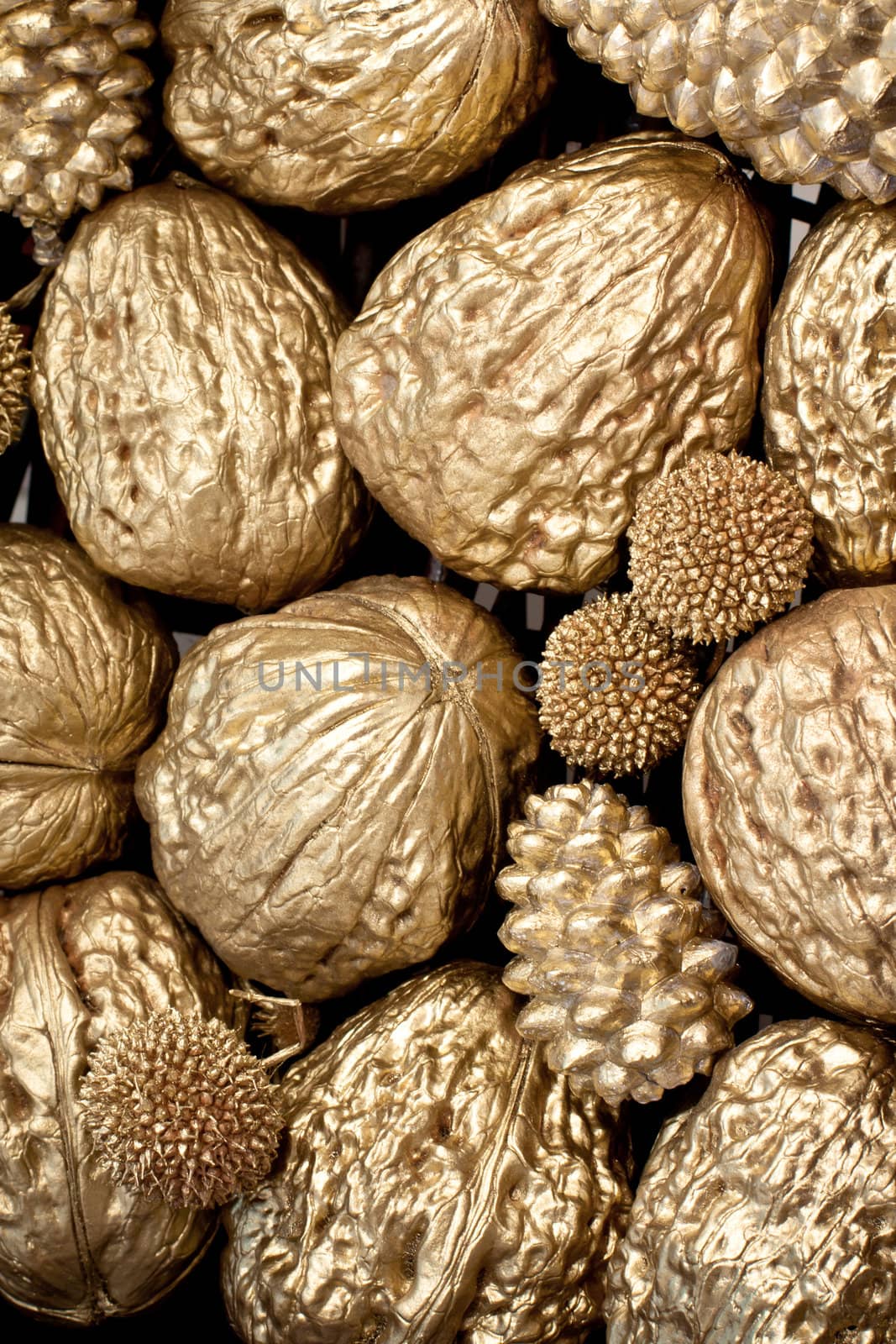 golden walnuts texture