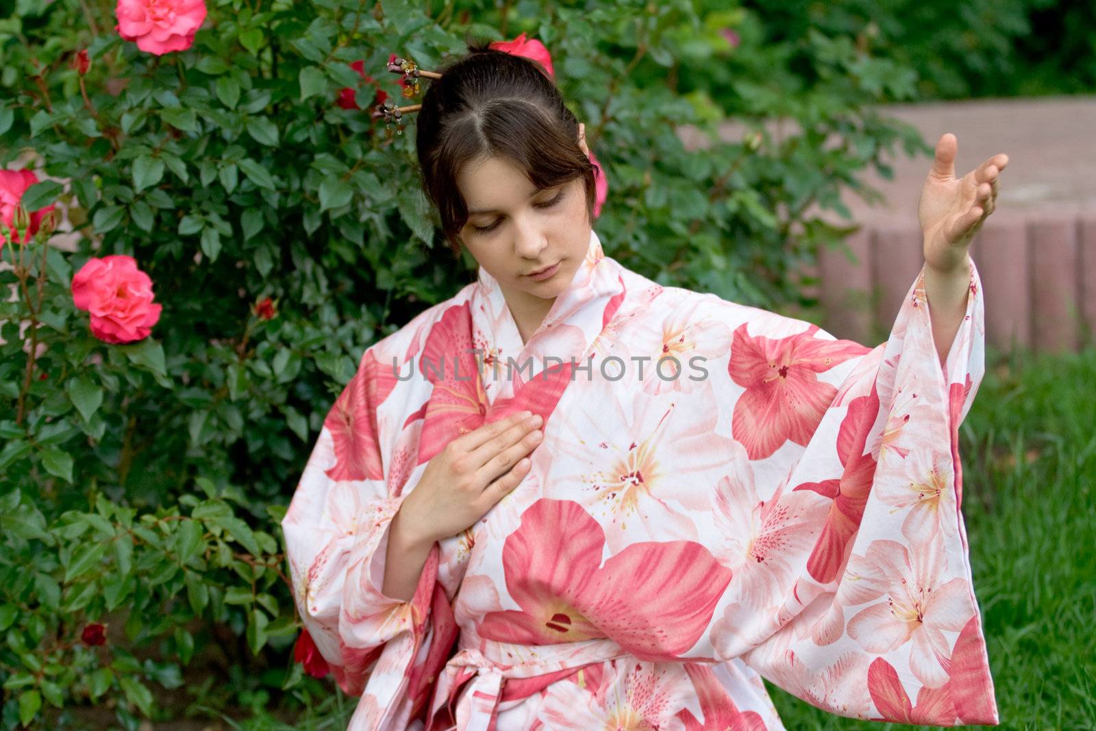 Girl in a pink yukata in the park
