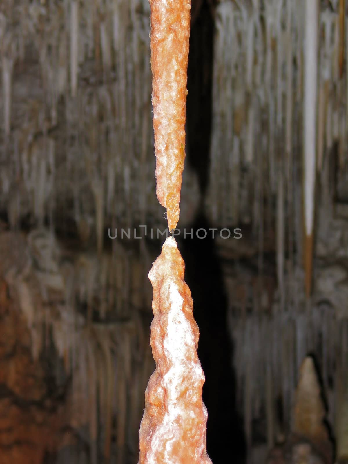 Formation of Stalactite and stalagmite  by Ronyzmbow