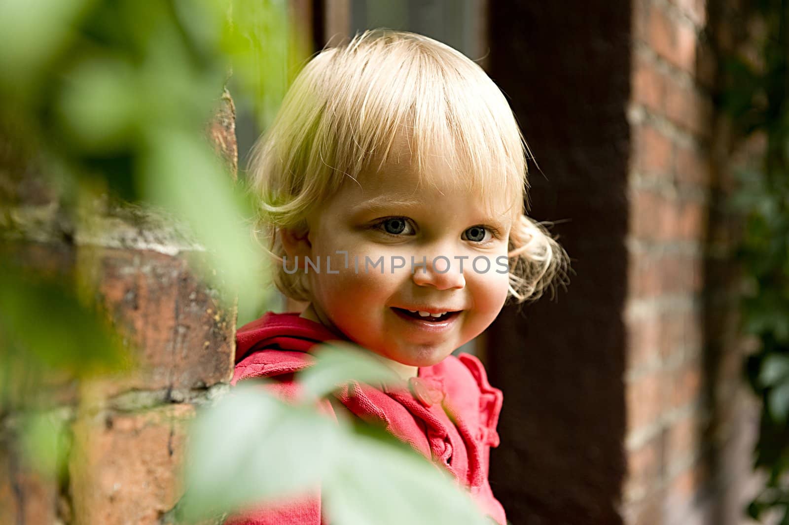 portrait of a beautifull sweet blonde girl, witch is smiling