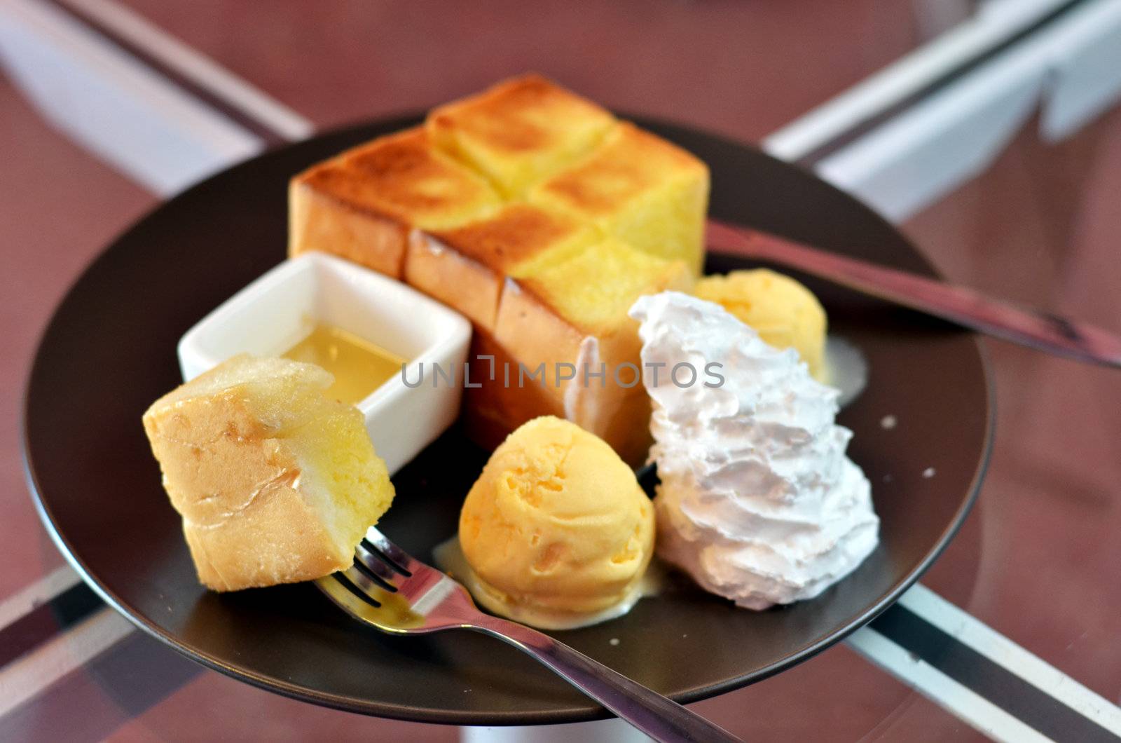 toast and whipping cream with vanilla ice cream served with honey sauce