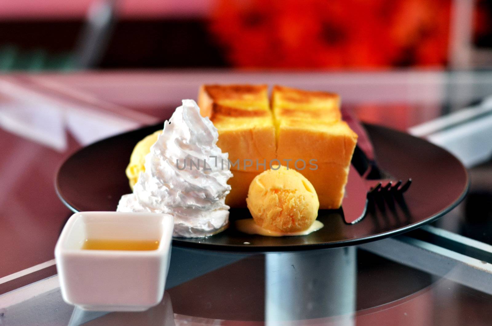 toast and whipping cream with vanilla ice cream served with honey sauce