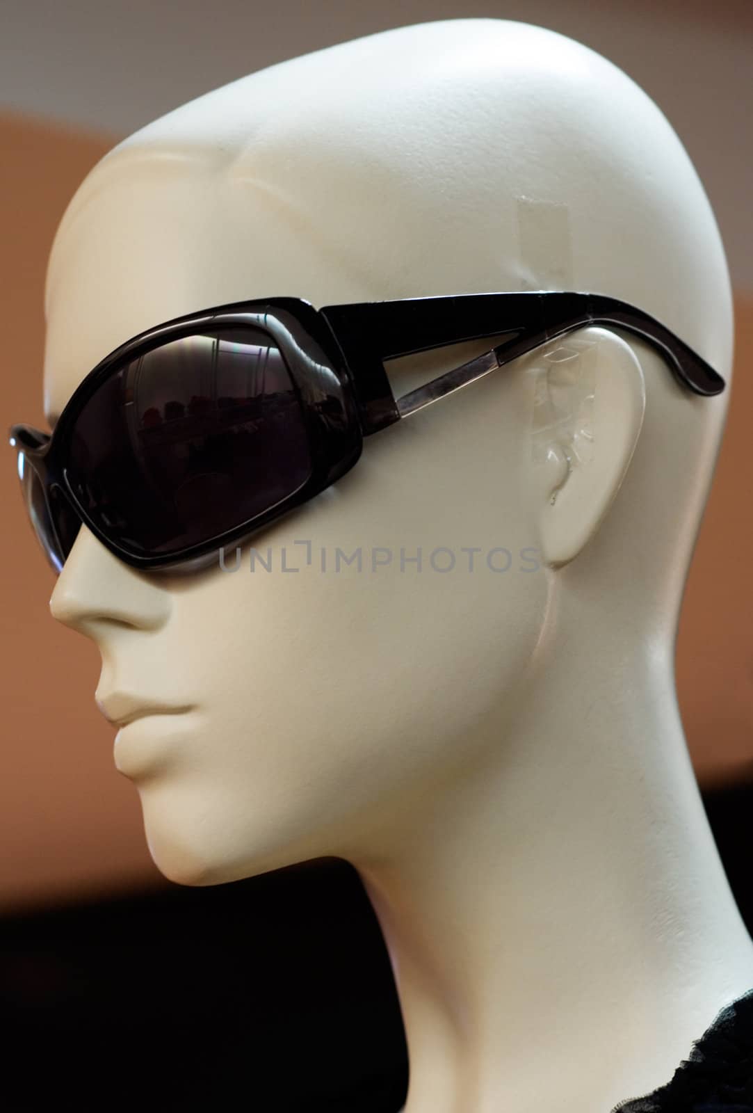 Shop window dummy wearing black sunglasses.