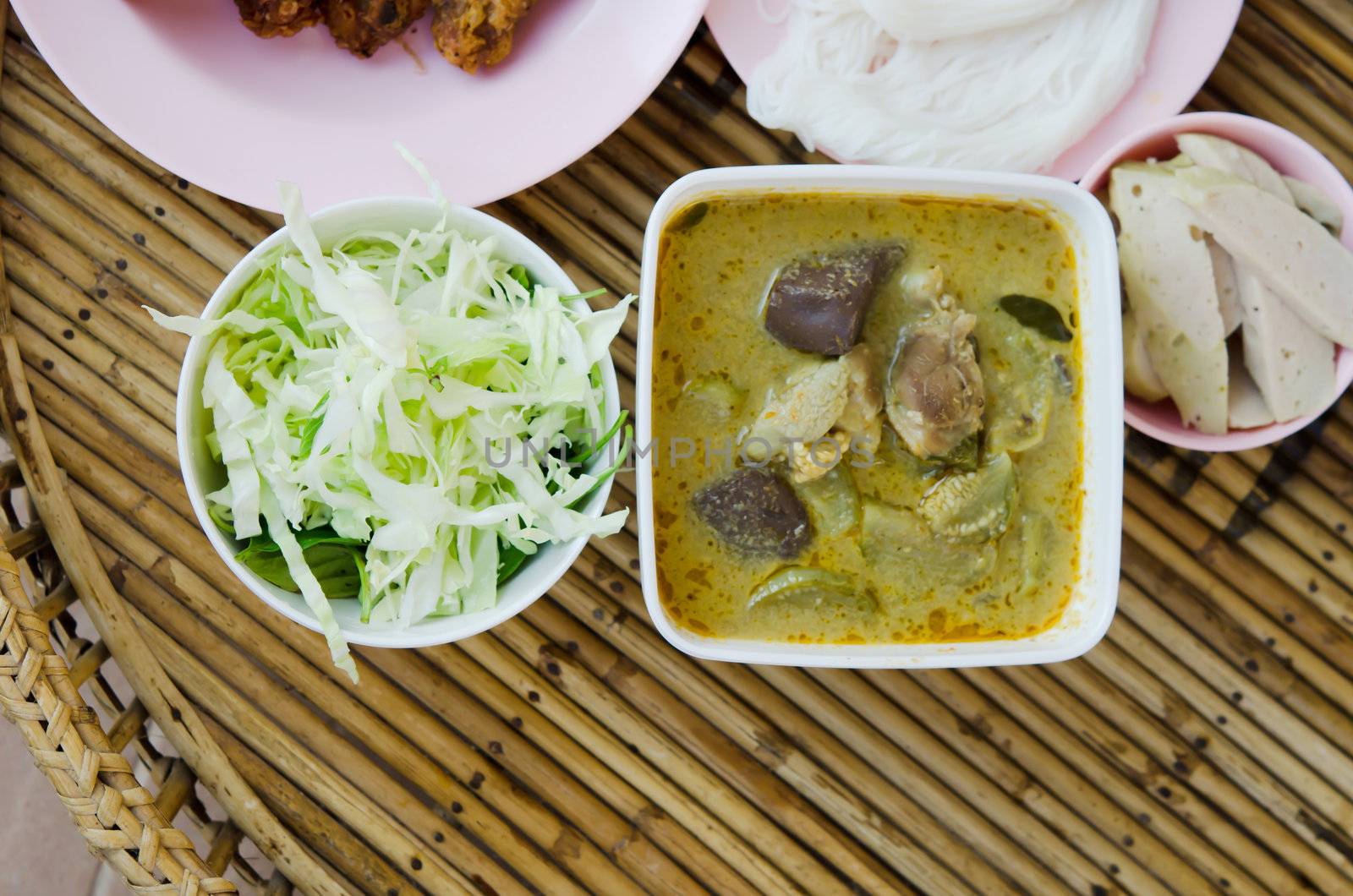 top view green chicken curry and fresh vegetable