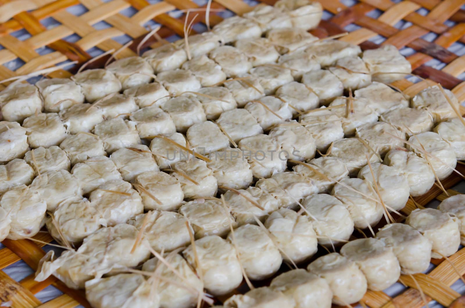 raw crab rolls on bamboo , uncooked 